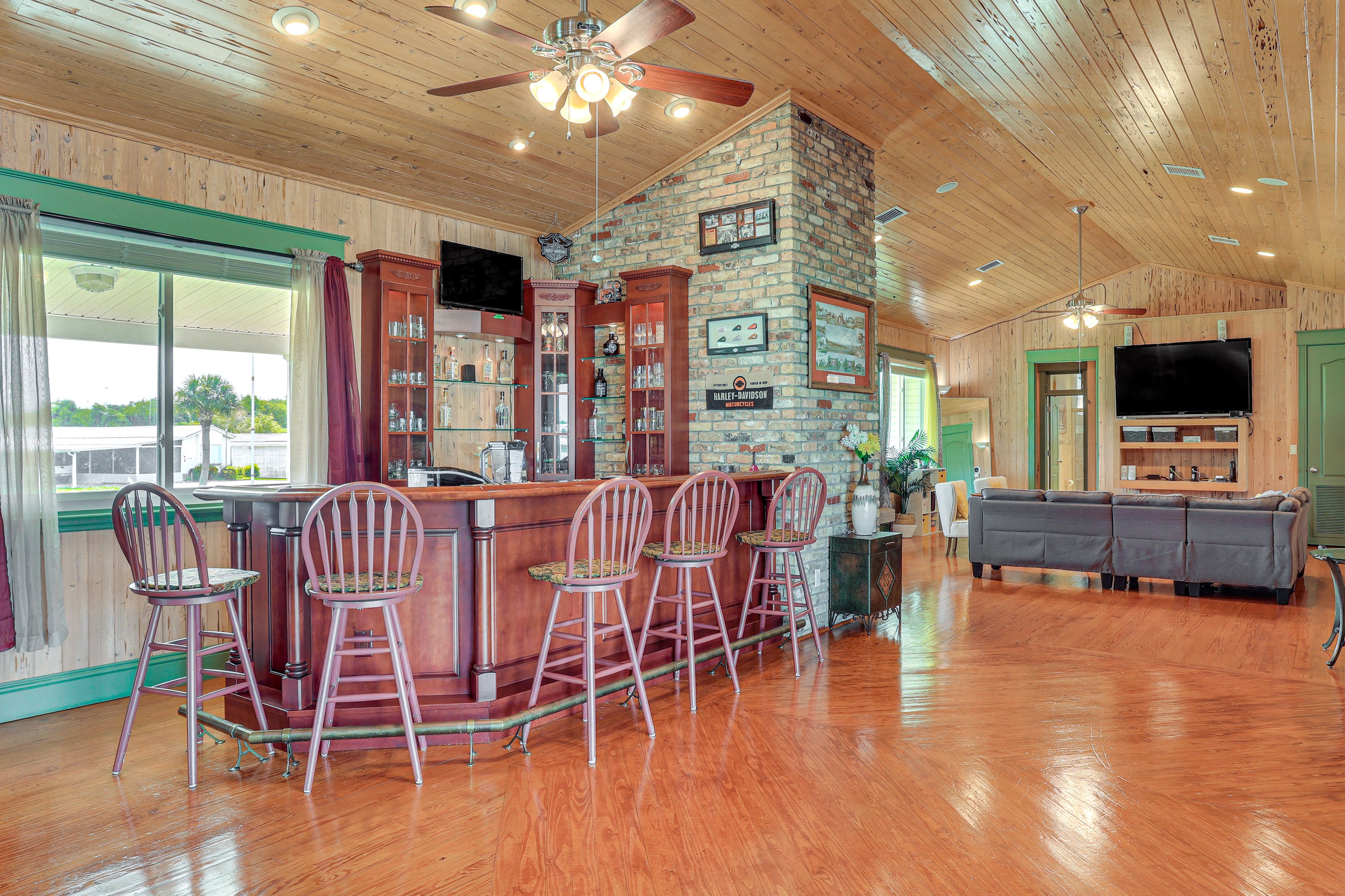 Living Space | Wet Bar