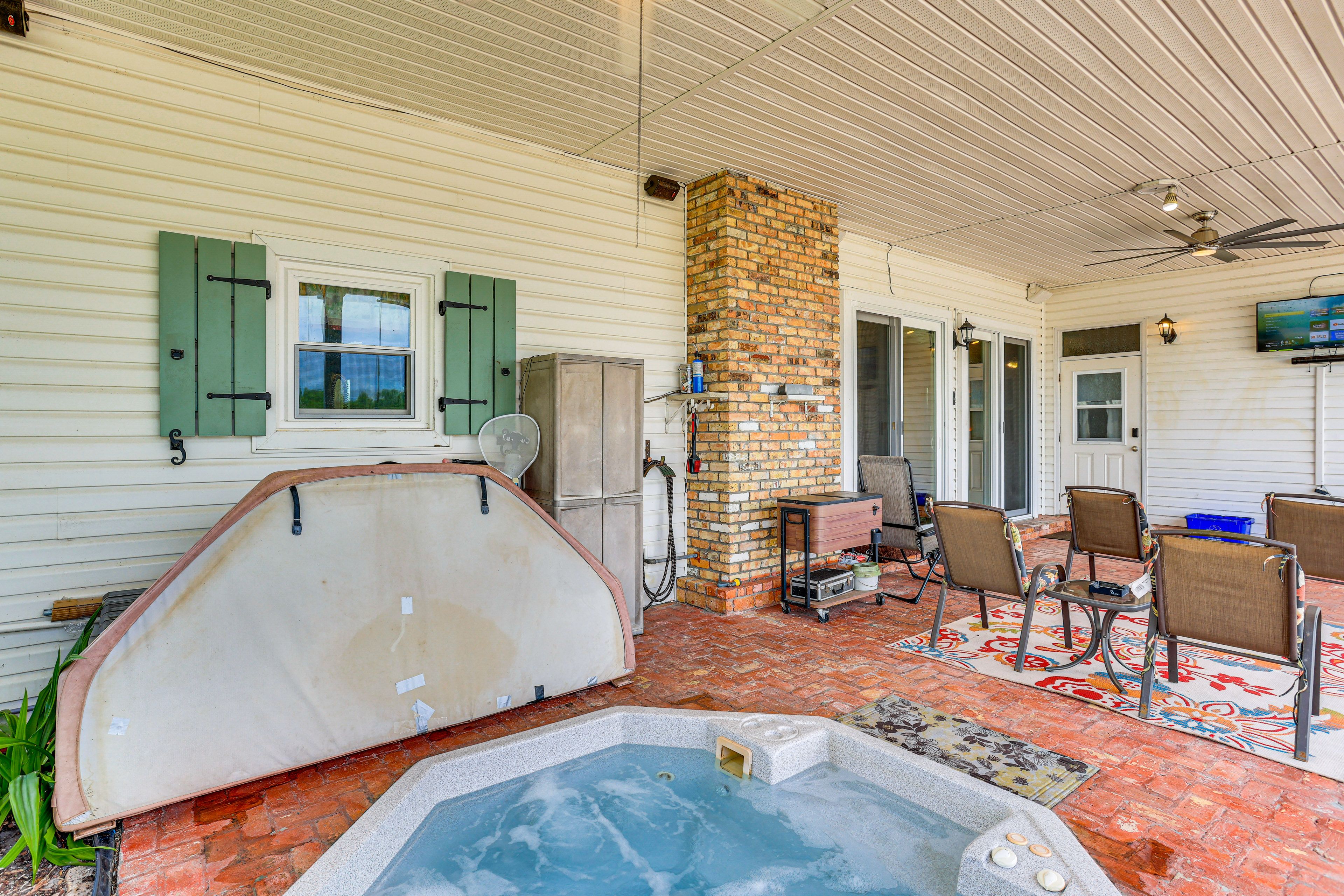 Screened Patio | Hot Tub | Smart TV