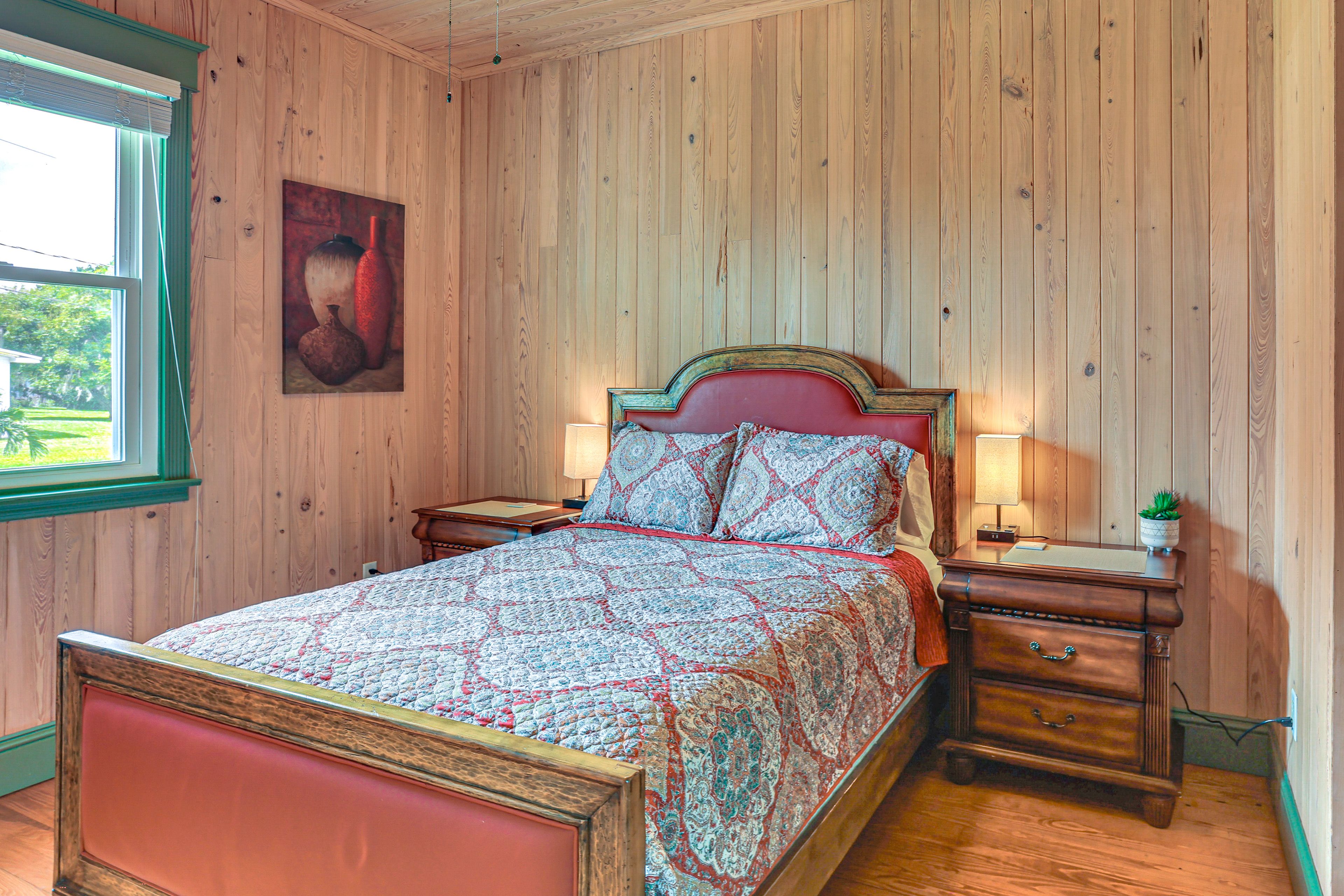 Bedroom 3 | Queen Bed | Smart TV