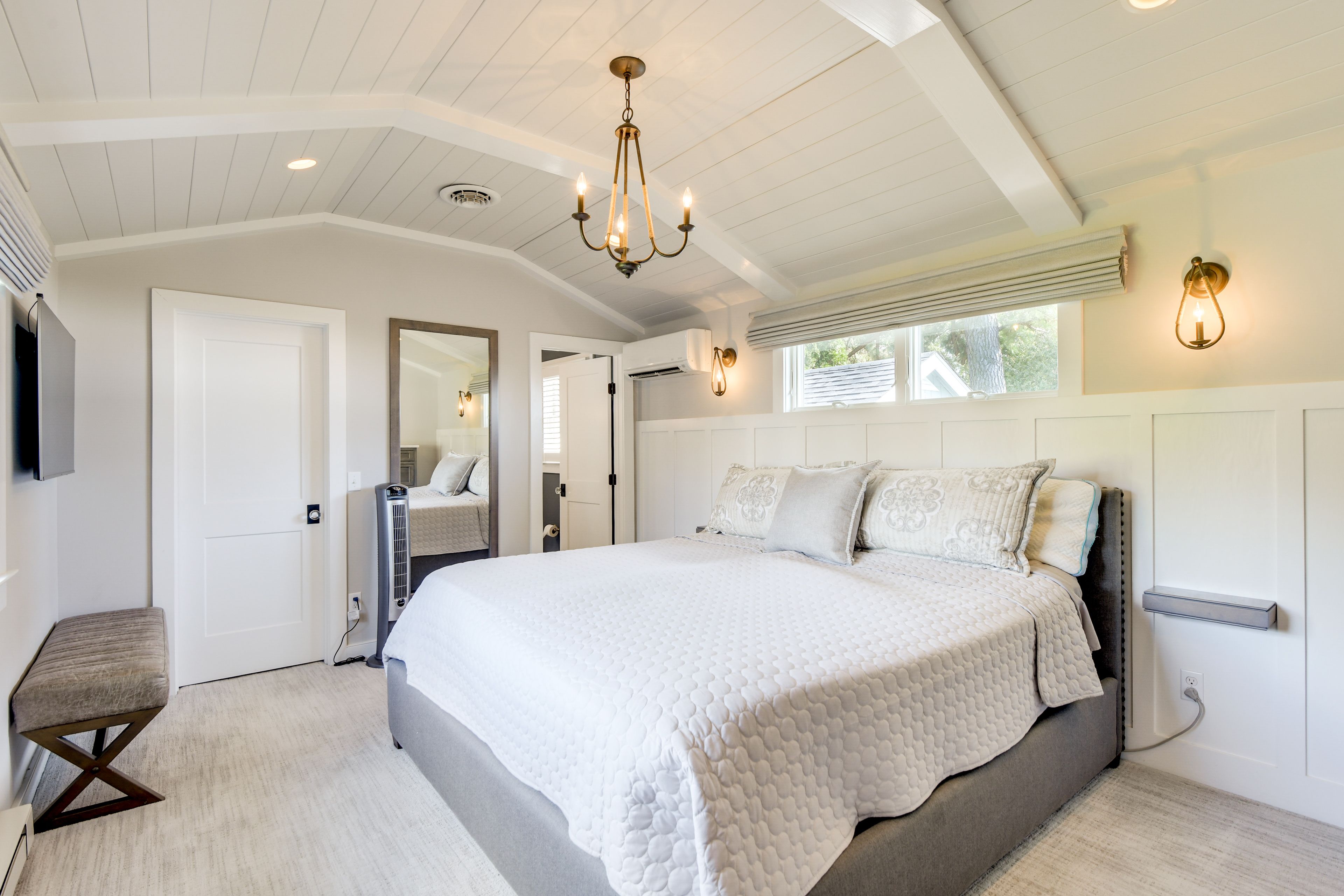 Bedroom 1 | King Bed