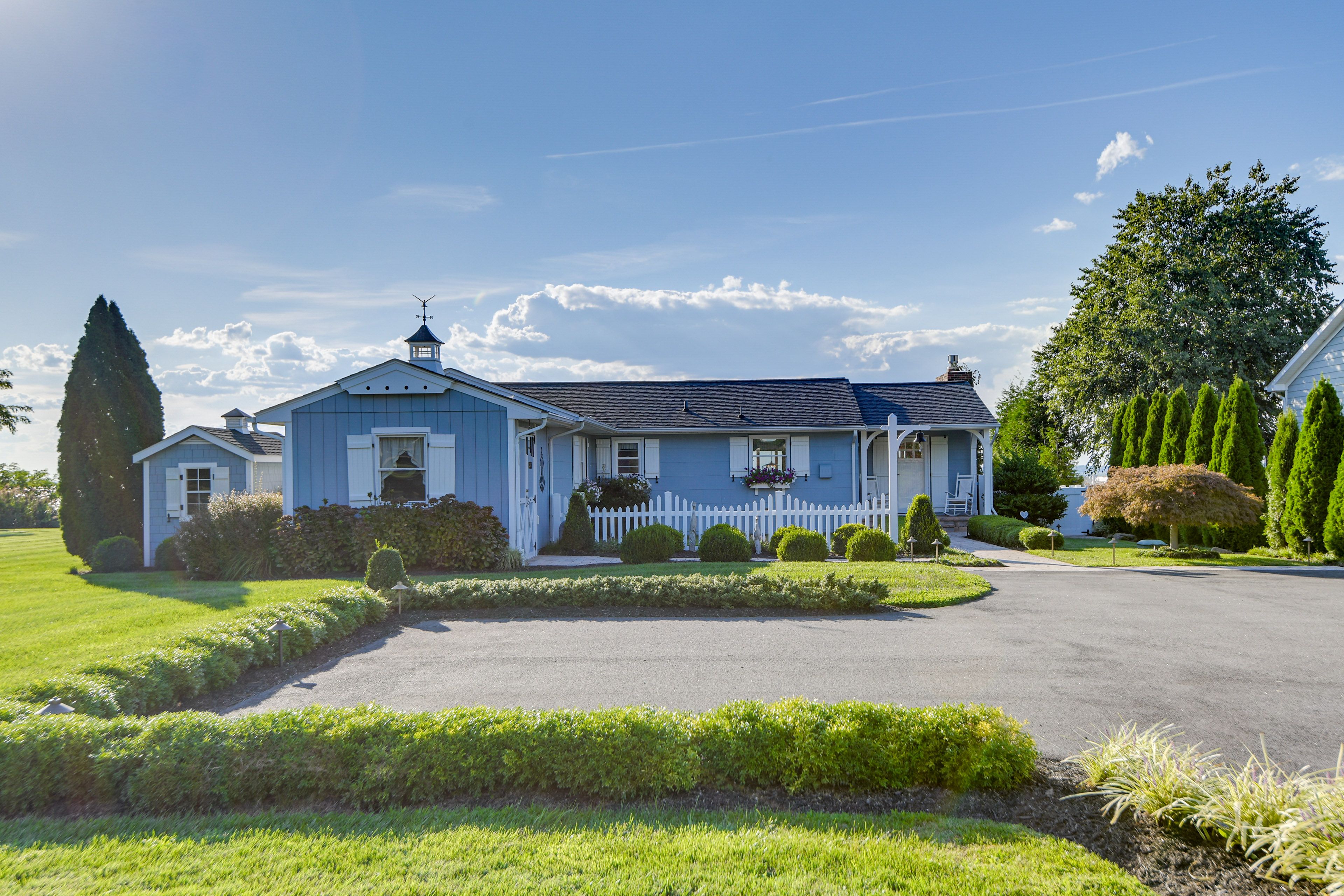 Parking | Driveway (6 Vehicles)