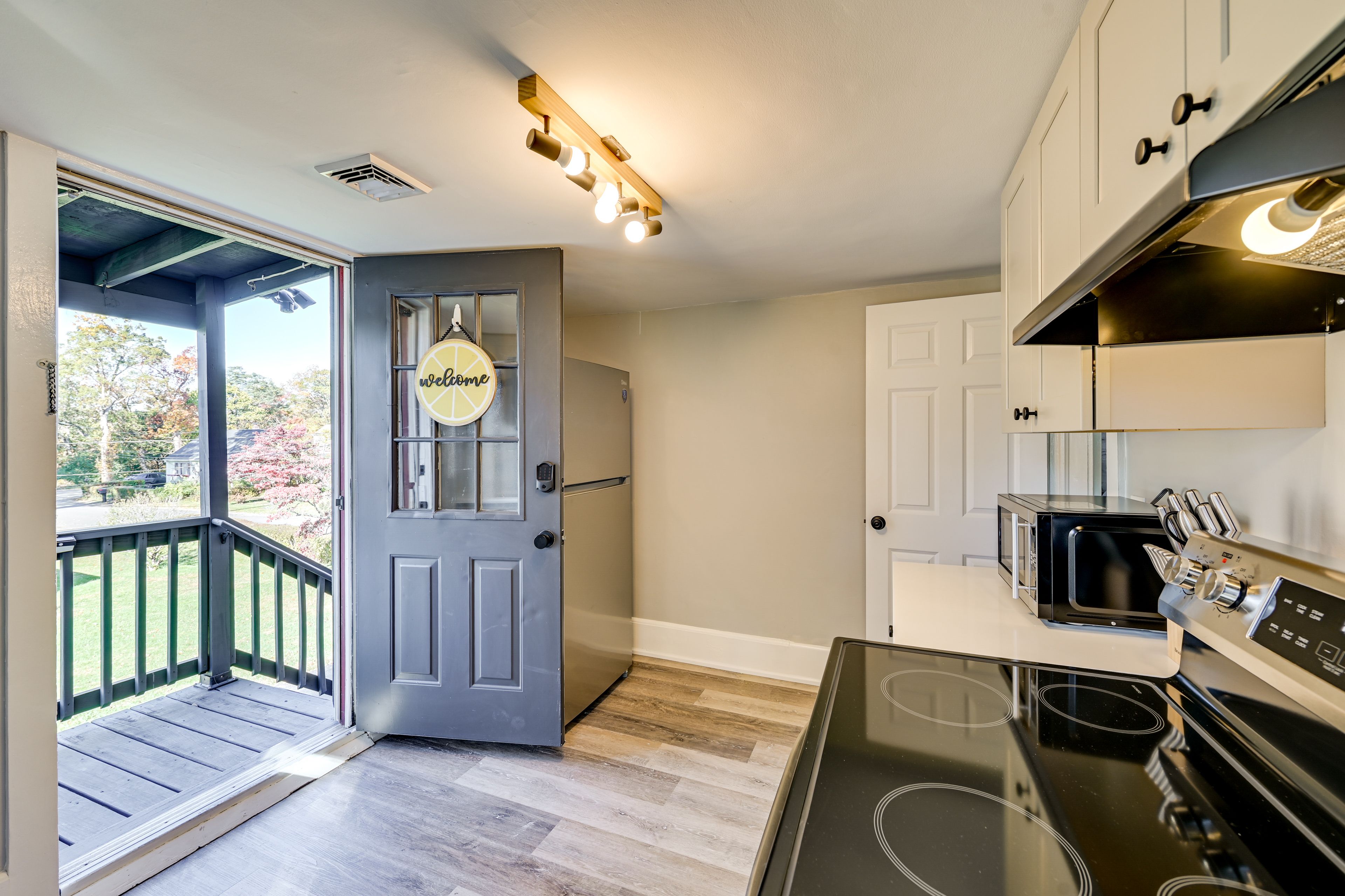 Kitchen | Toaster | Trash Bags & Paper Towels