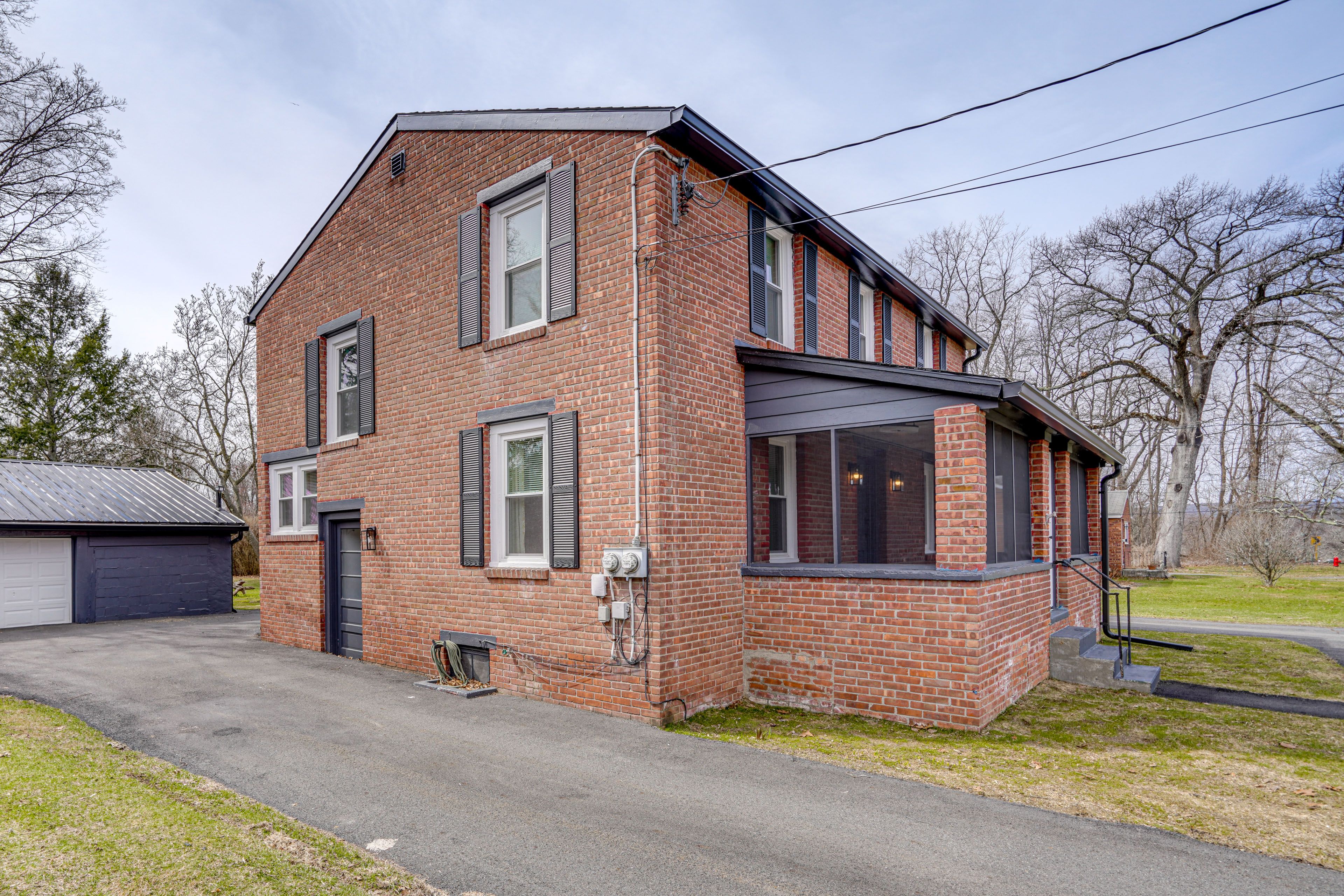 Parking | Driveway (2 Vehicles) | Street