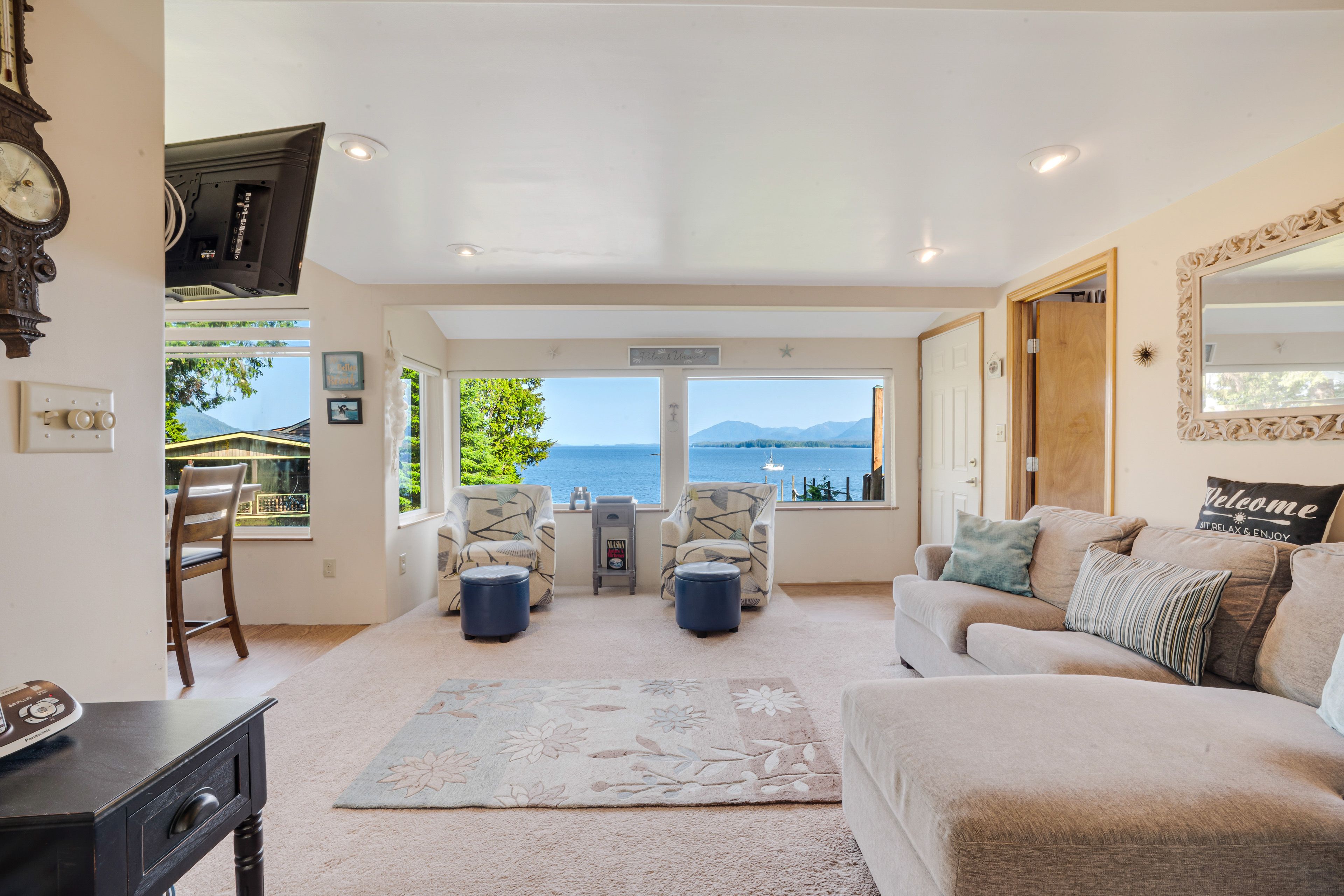 Living Room| Single-Story Cottage | Oil Heater