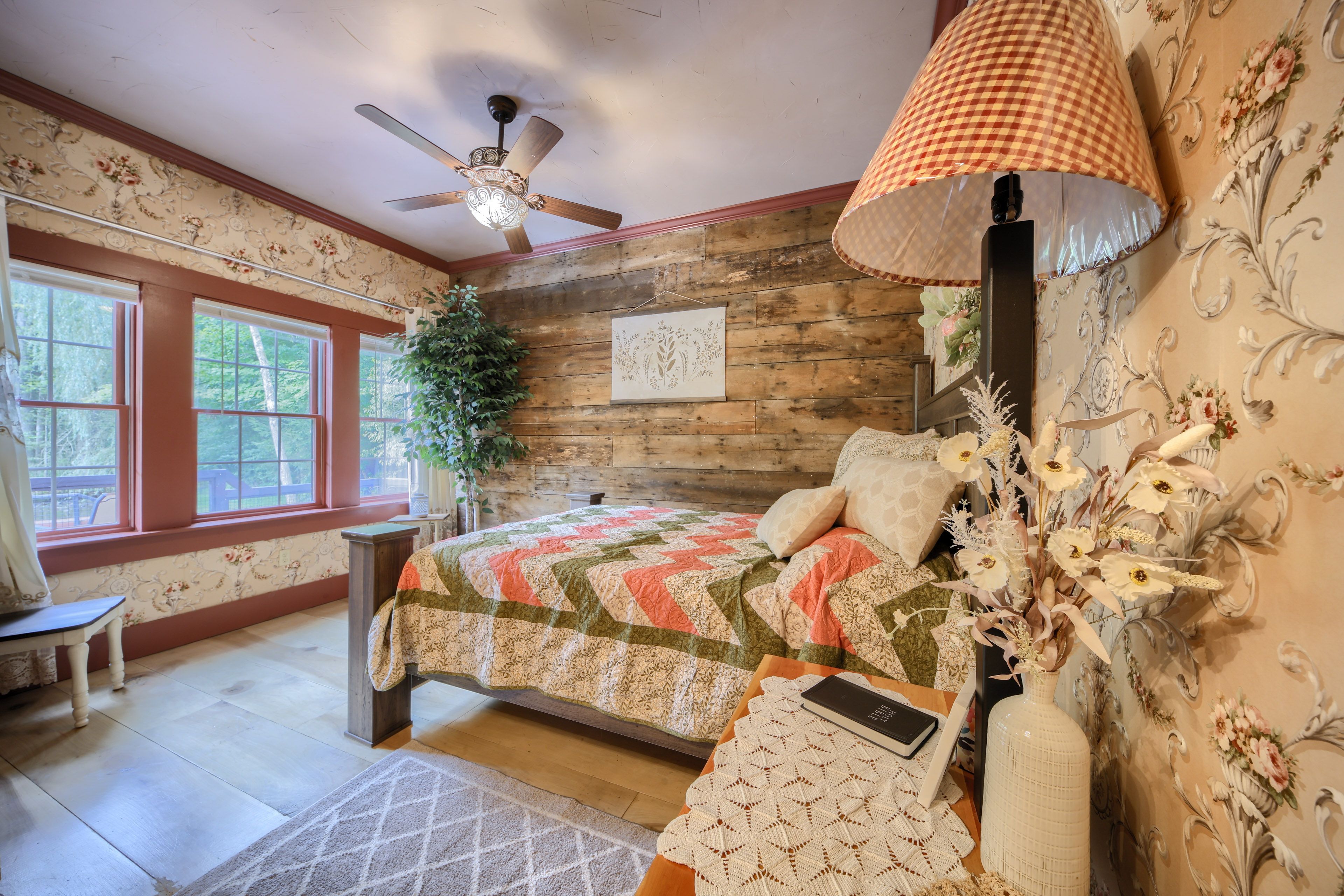 Bedroom 1 | Queen Bed | 1st Floor