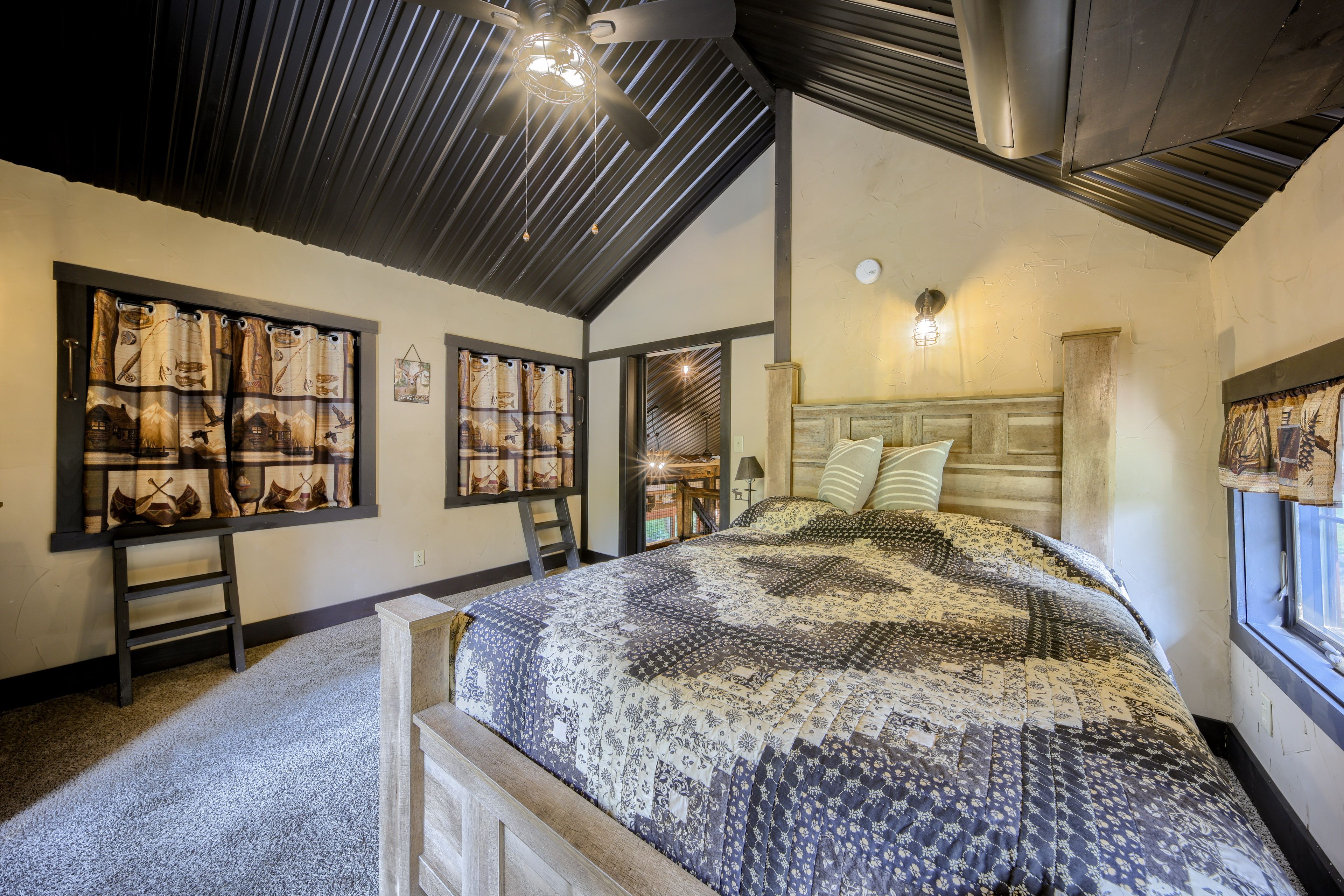 Bedroom 2 | Queen Bed | 2 King Beds