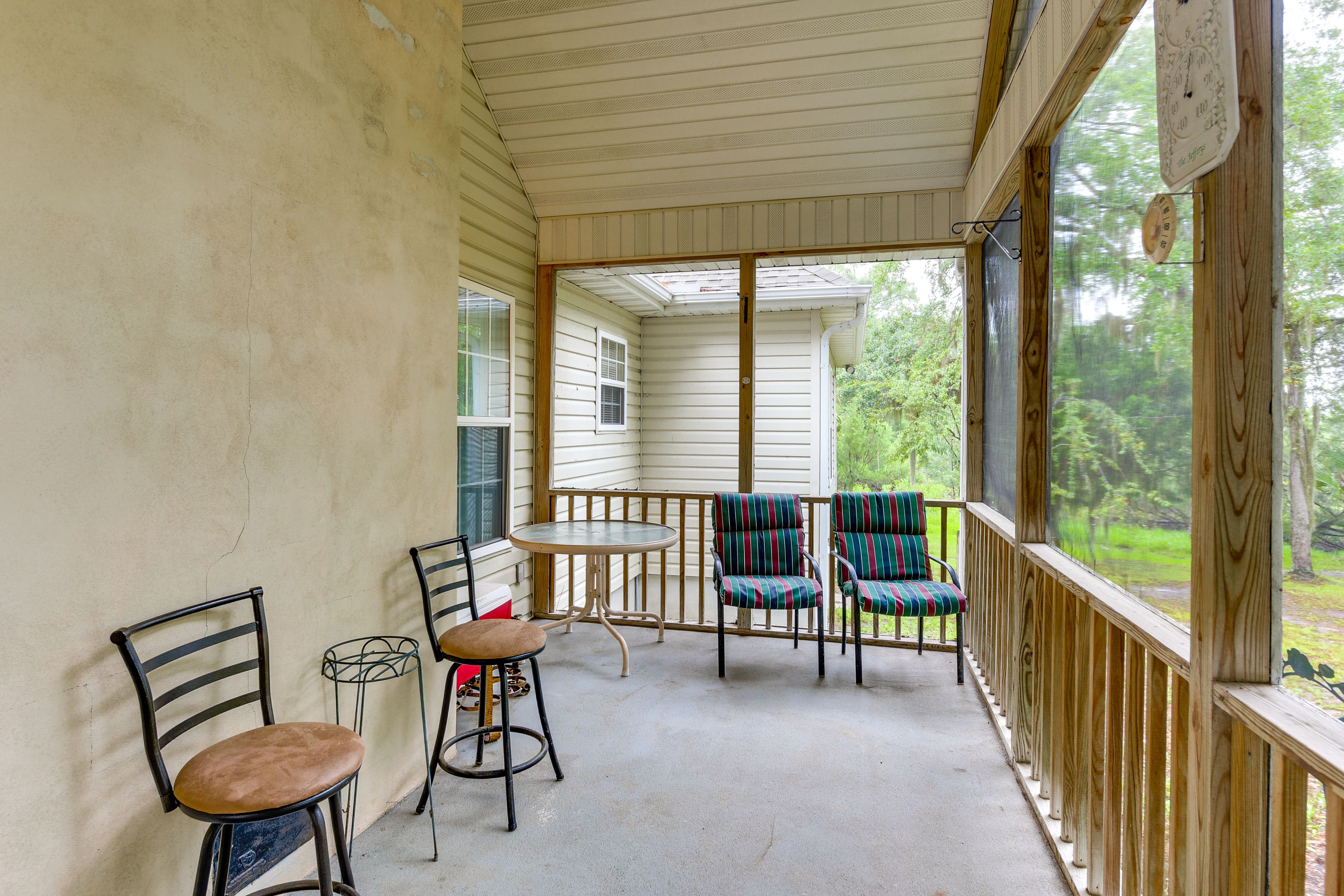 Screened-In Porch w/ Seating