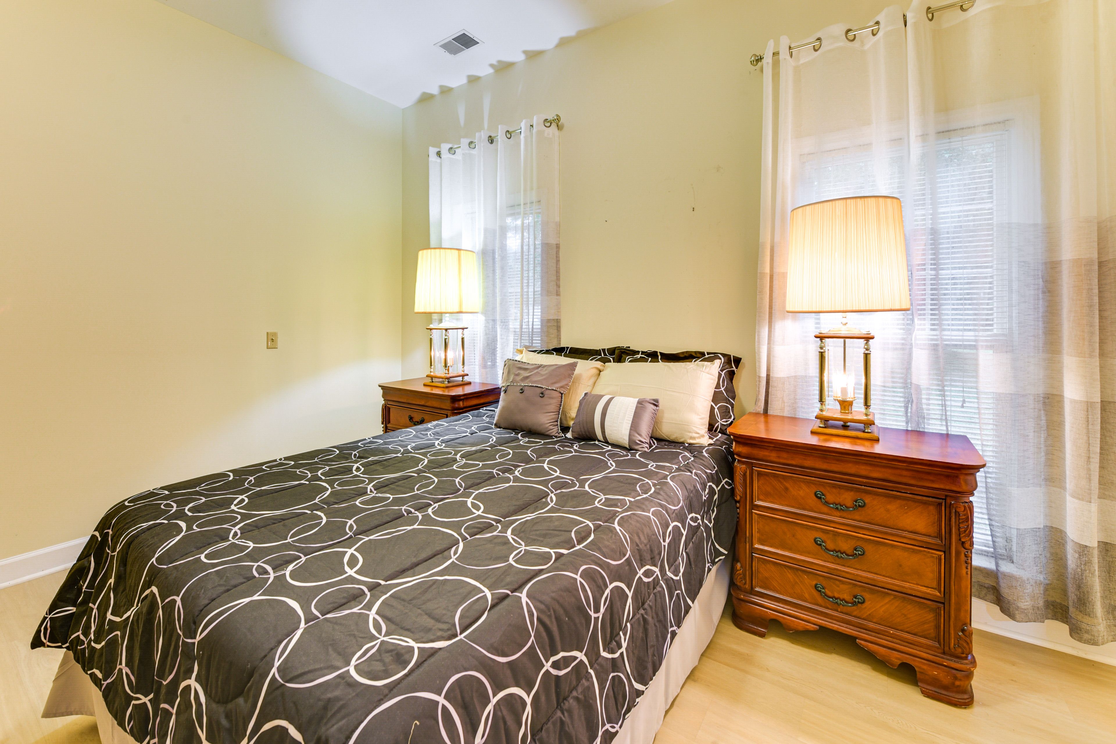 Bedroom 2 | Queen Bed