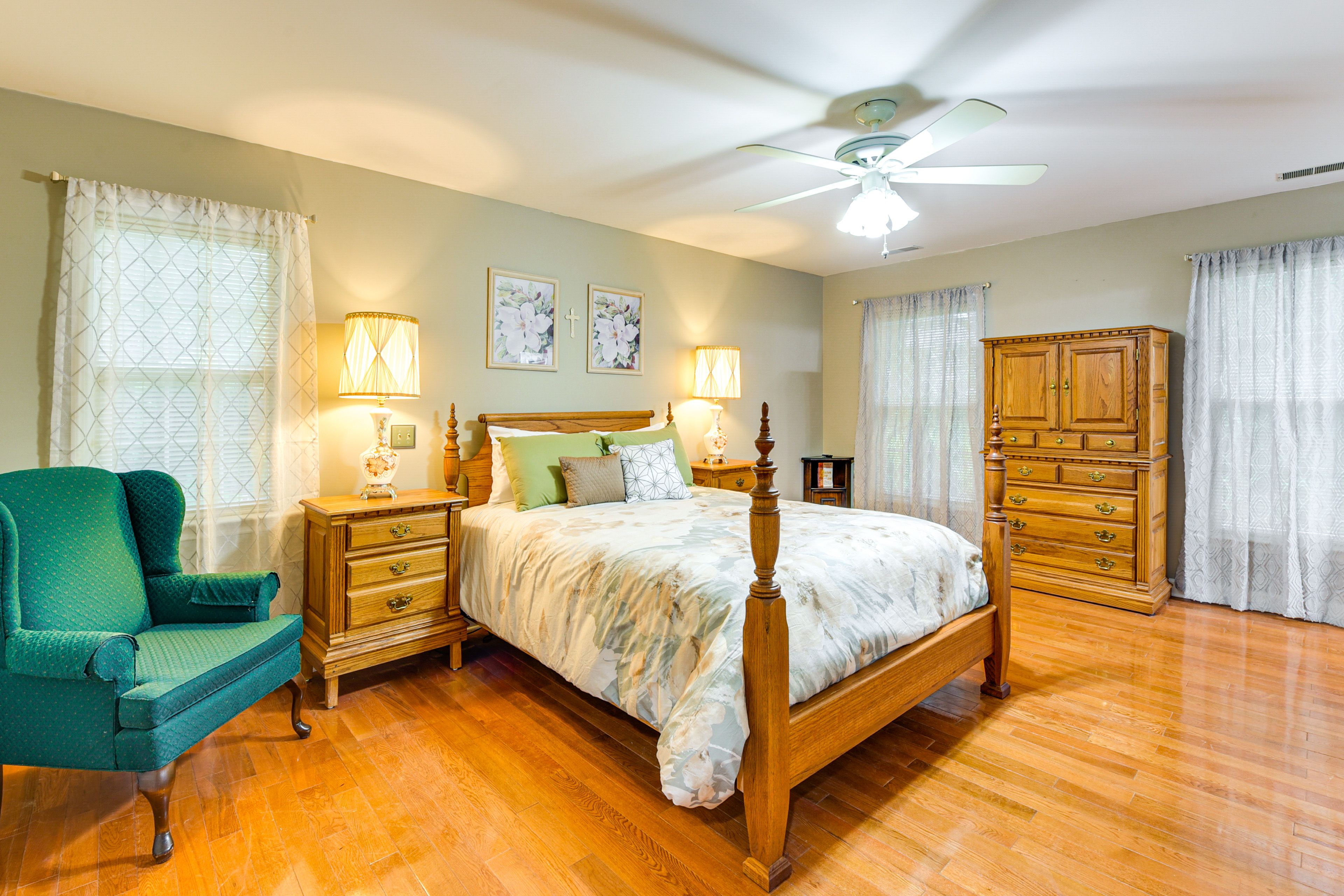 Bedroom 1 | Queen Bed