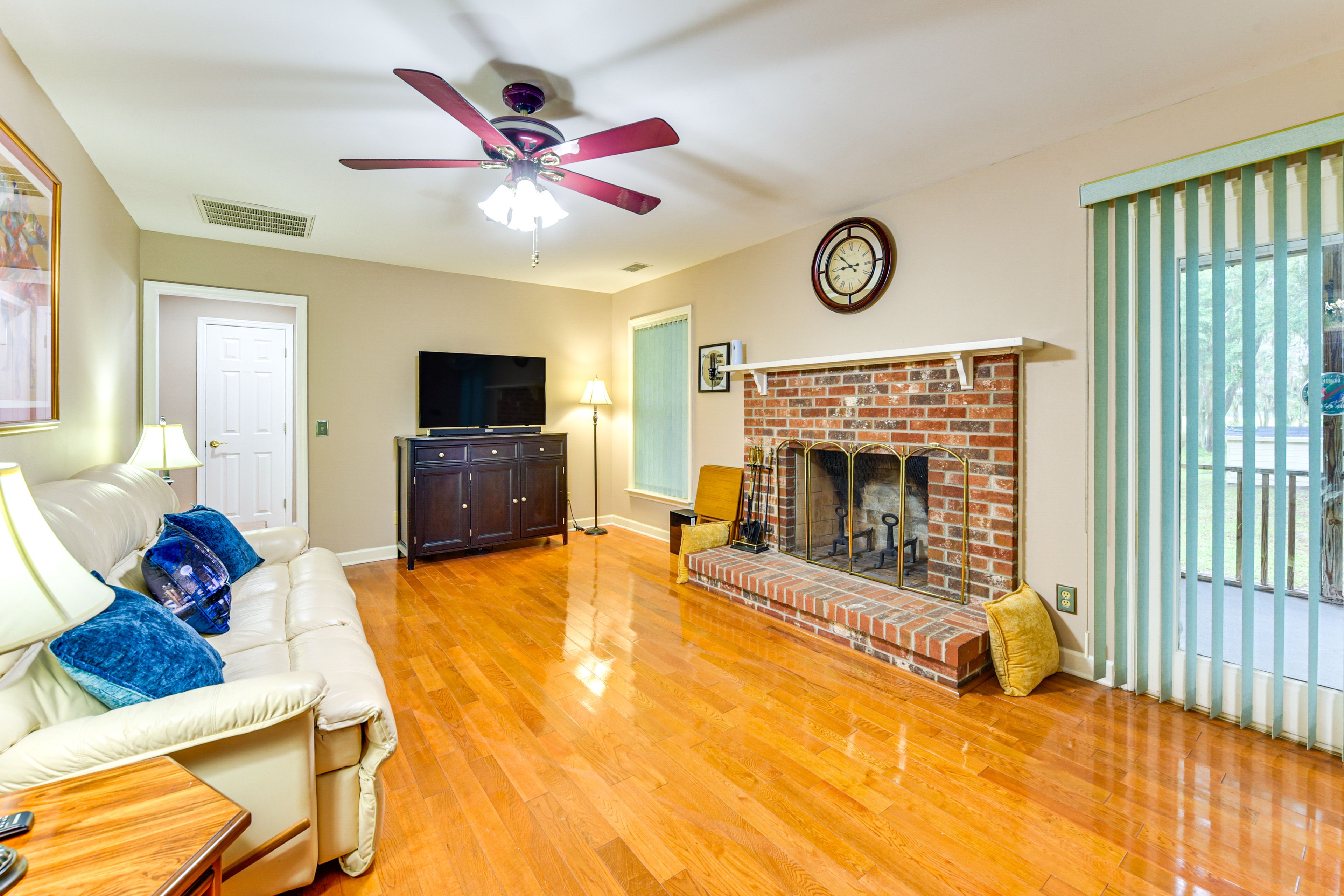 Living Room | Smart TV