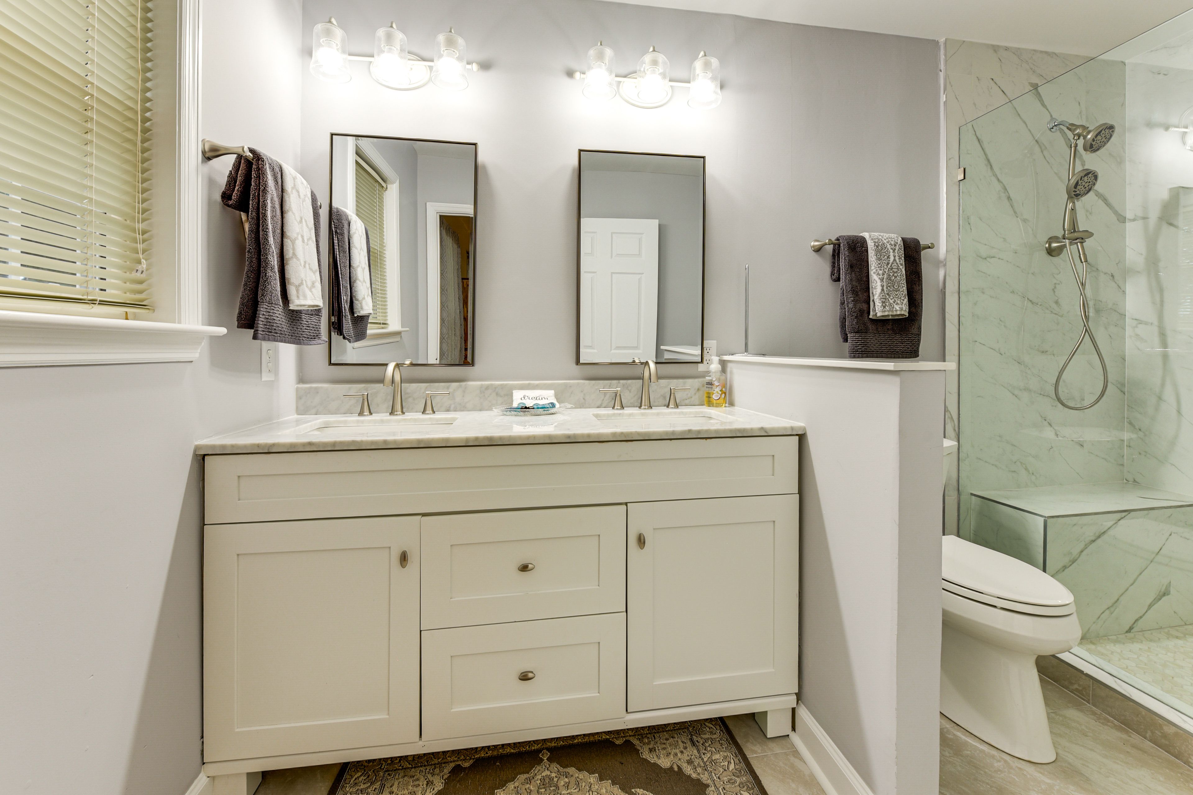 Full Bathroom | Towels Provided