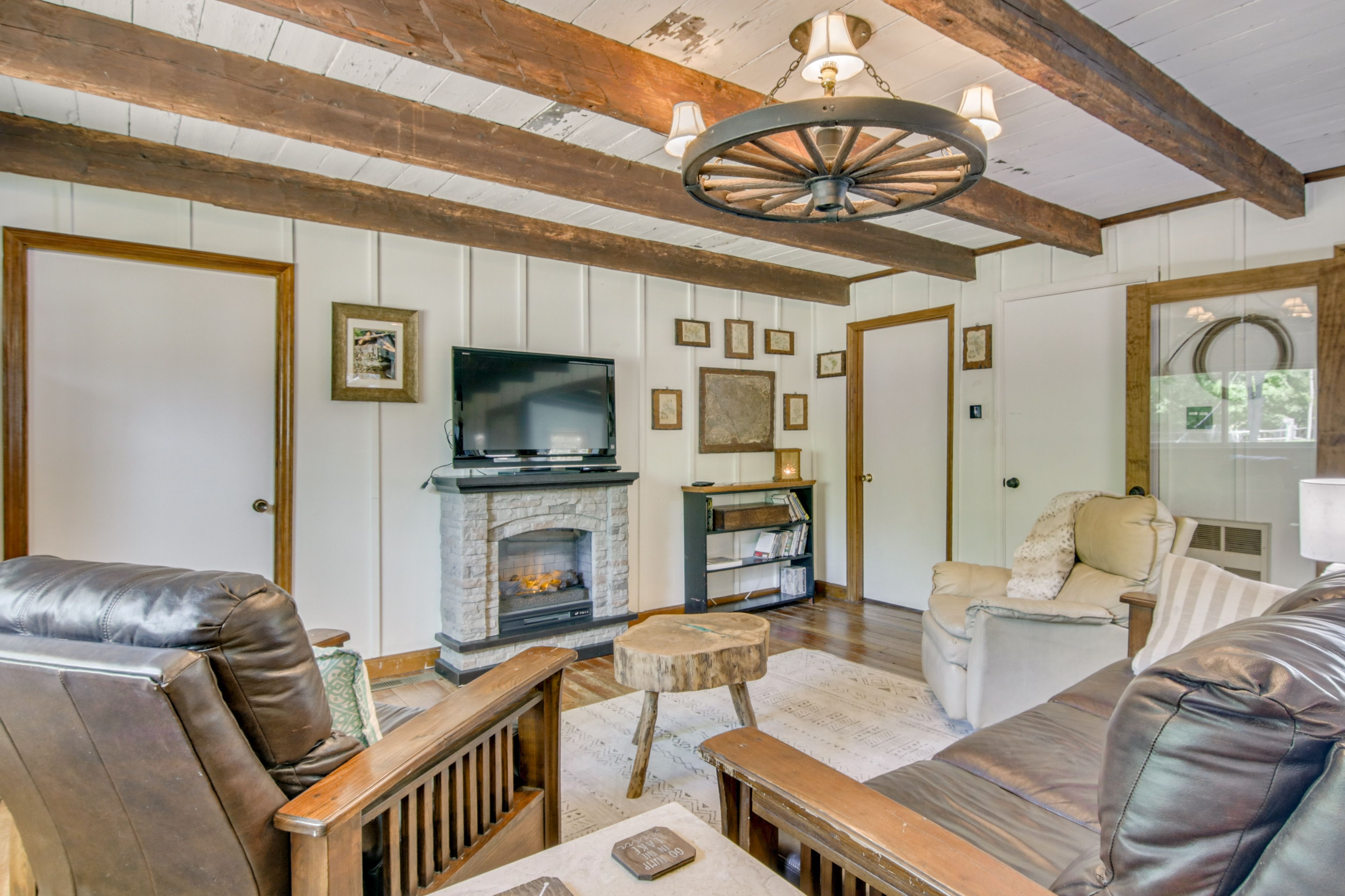 Living Room | Free WiFi | Central Heating & A/C