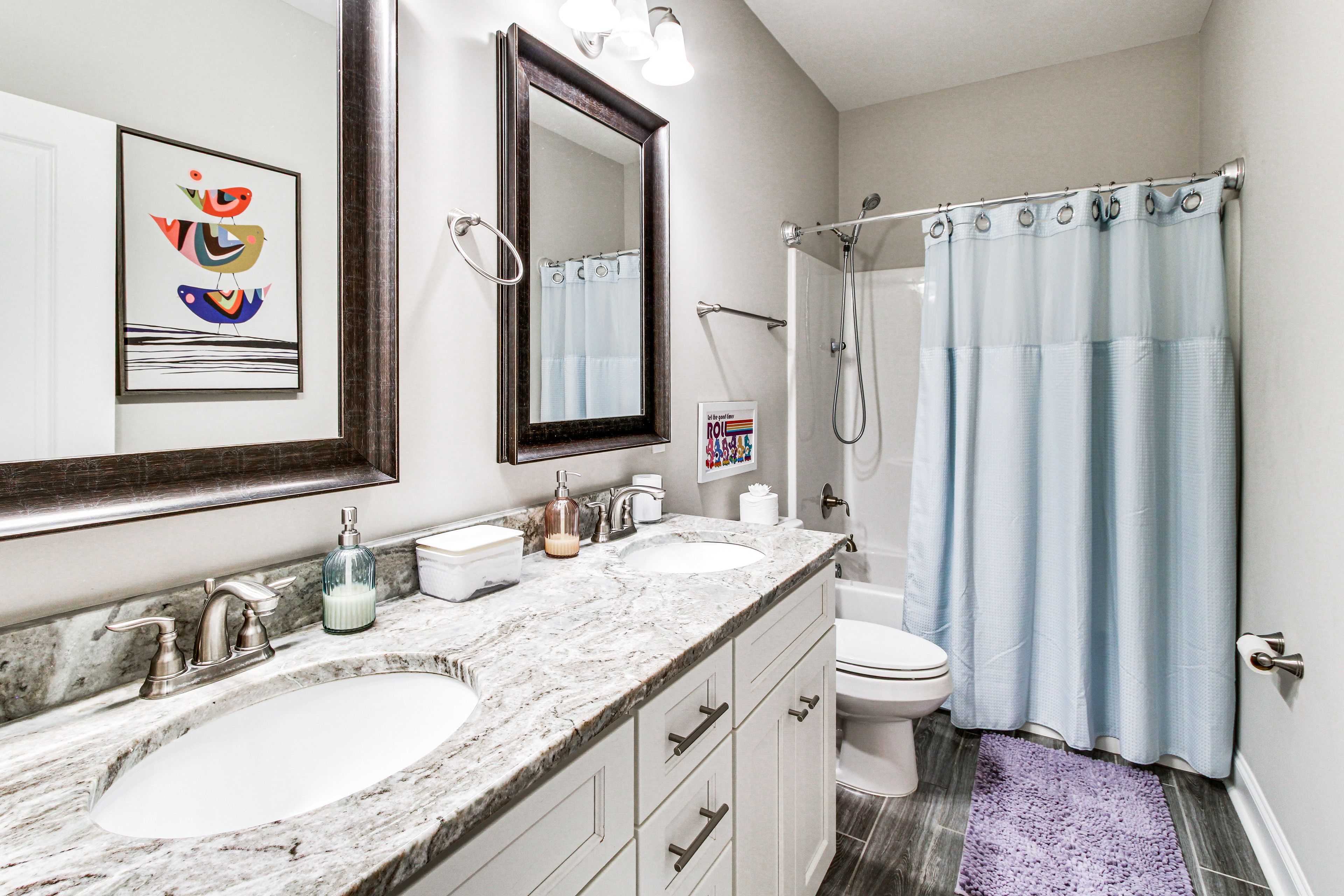 Full Bathroom | 1st Floor | Towels Provided