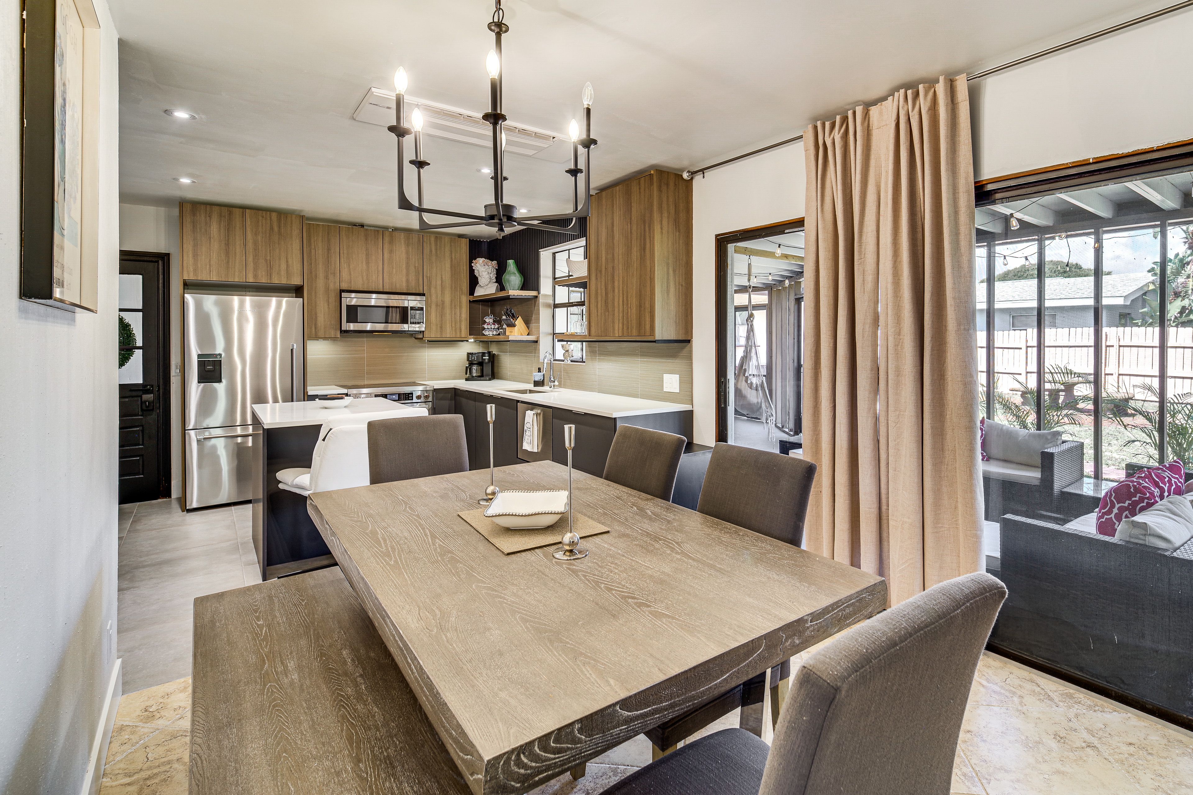 Dining Area | Dishware/Flatware Provided