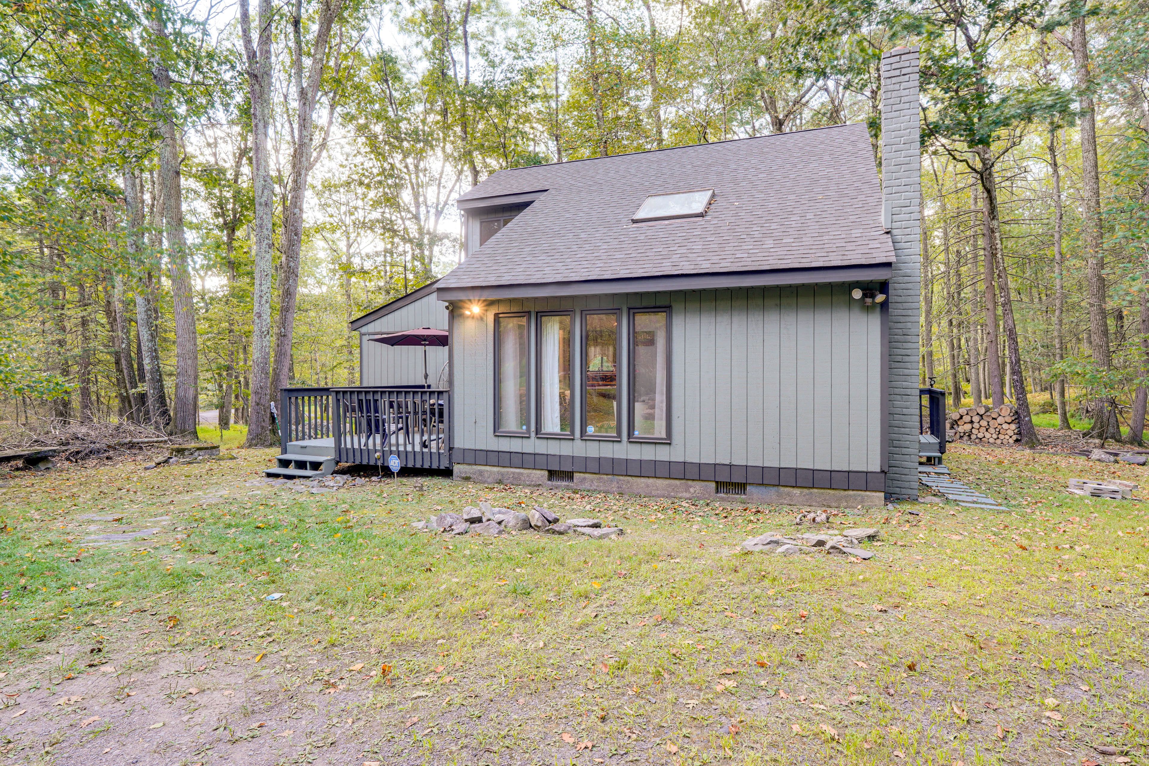 Exterior | Parking | Driveway (3 Vehicles)