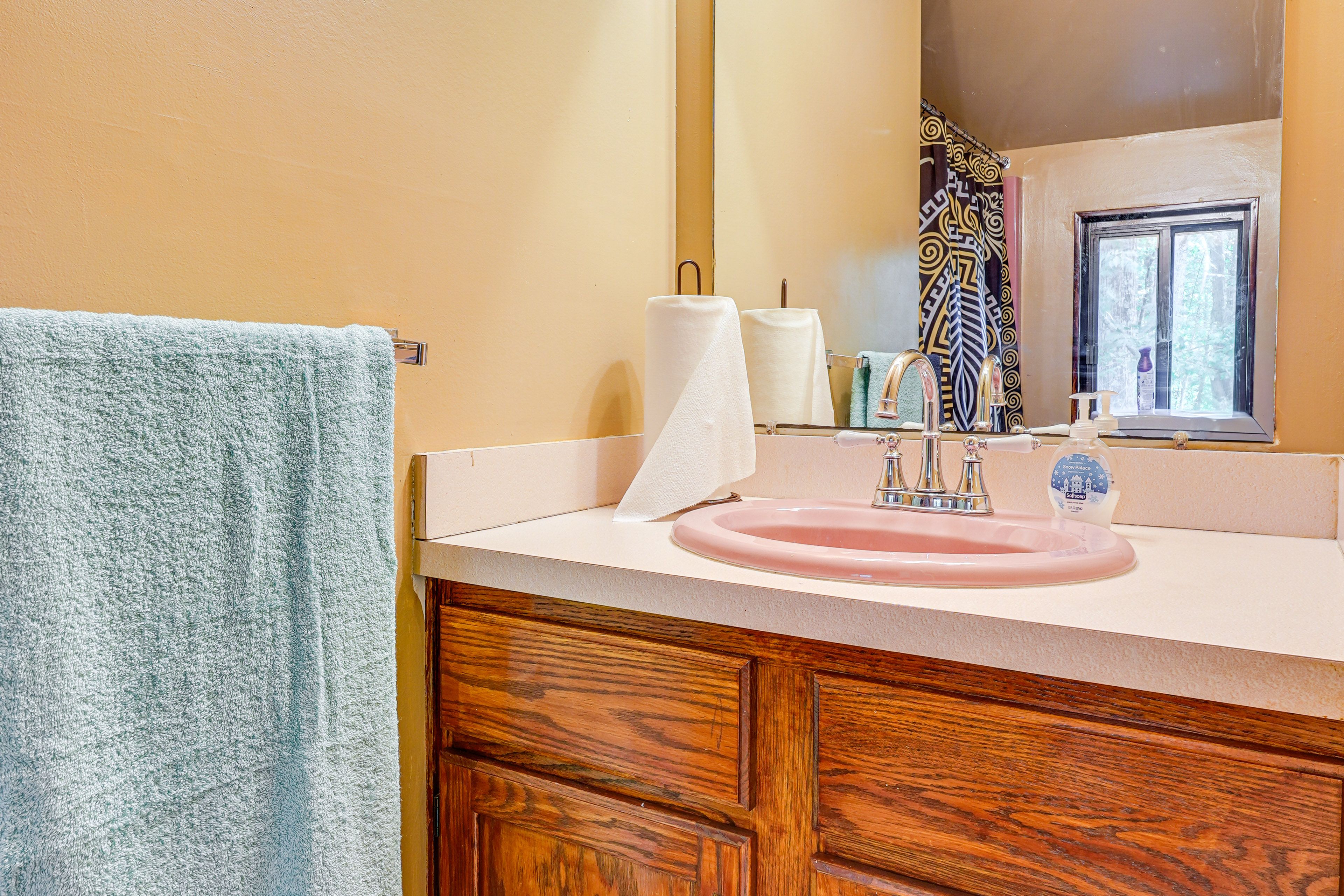 Full Bathroom | 2nd Floor