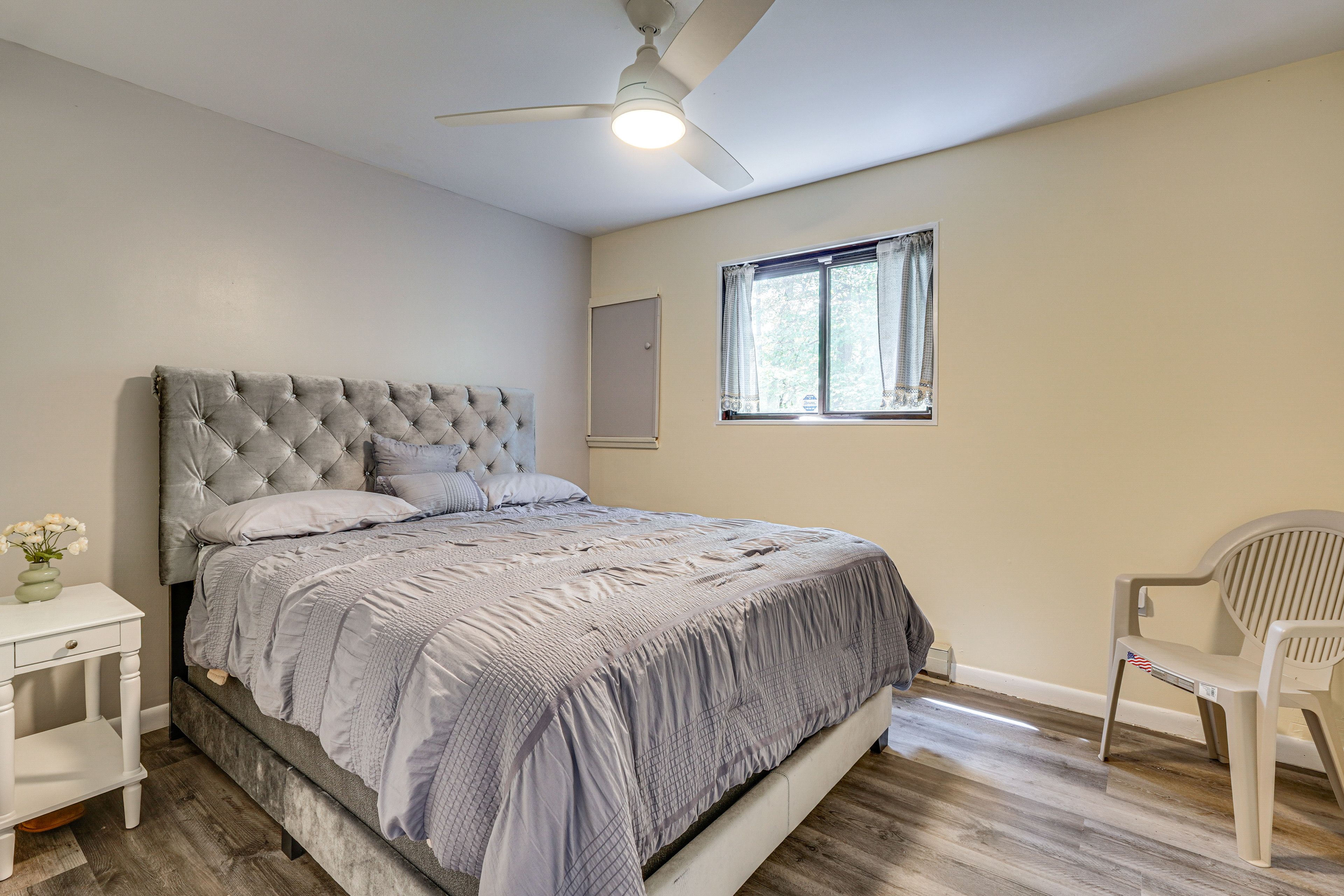 Bedroom 2 | Queen Bed | 1st Floor
