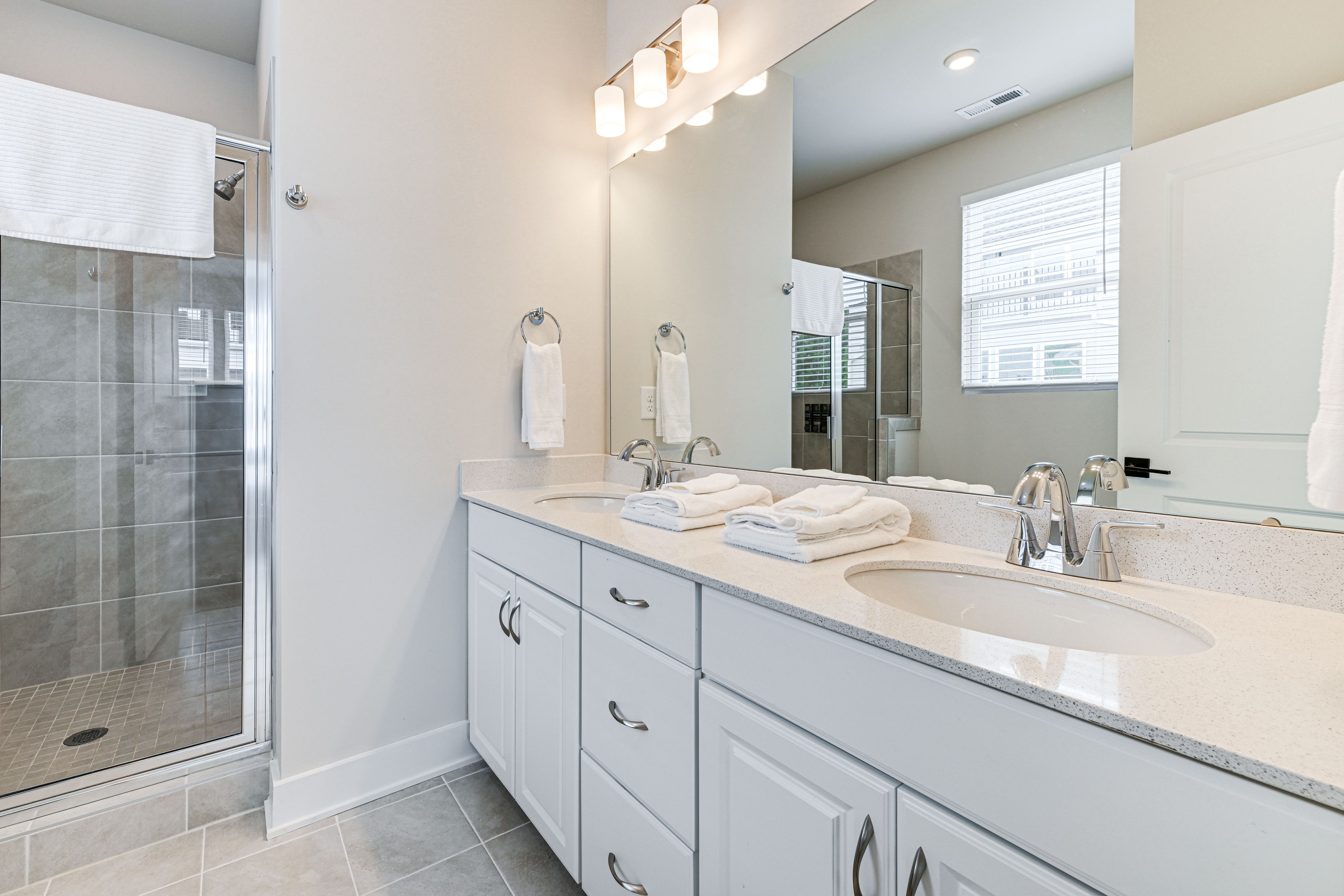 Full Bathroom | 3rd Floor