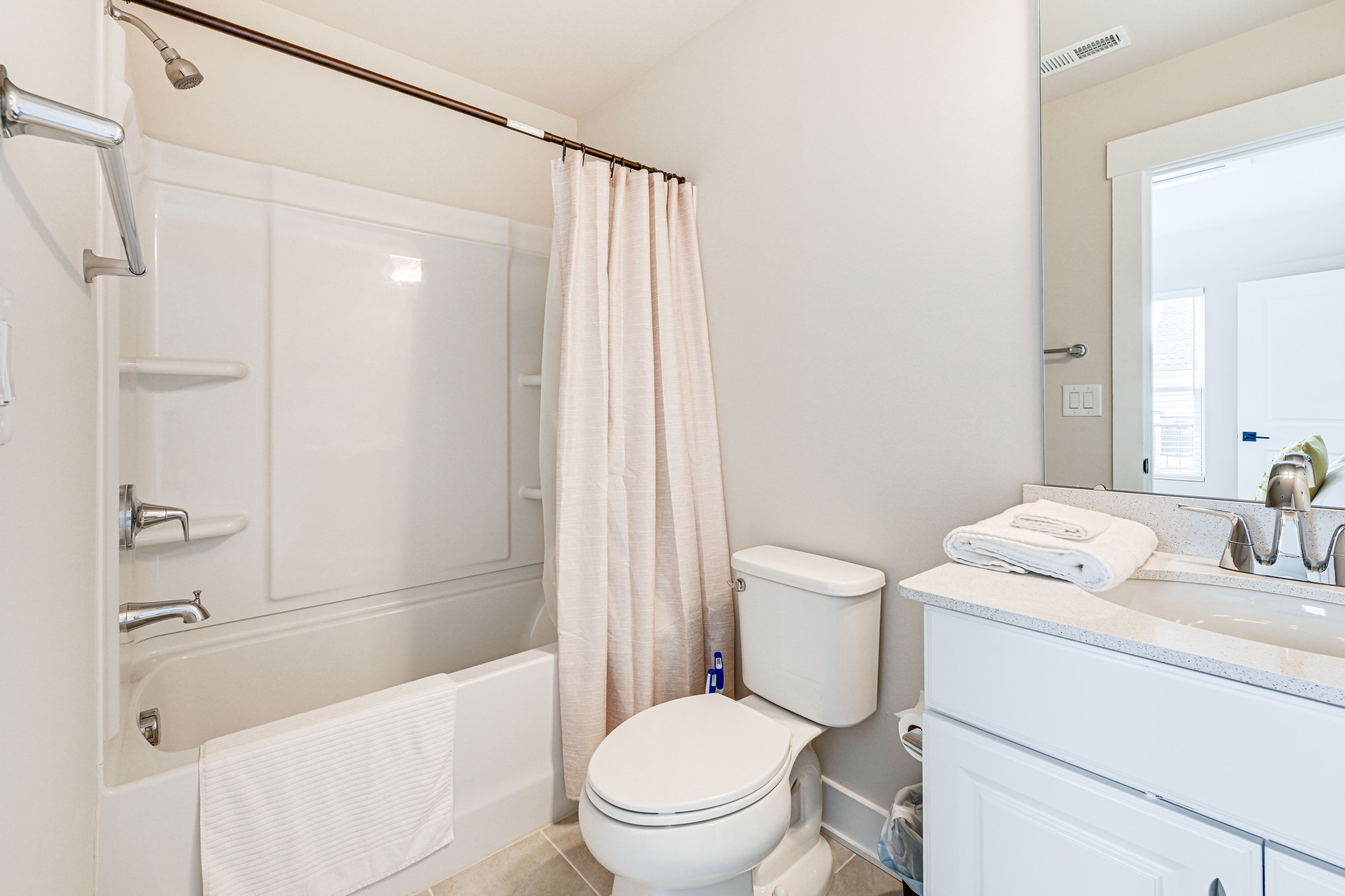 Full Bathroom | 3rd Floor