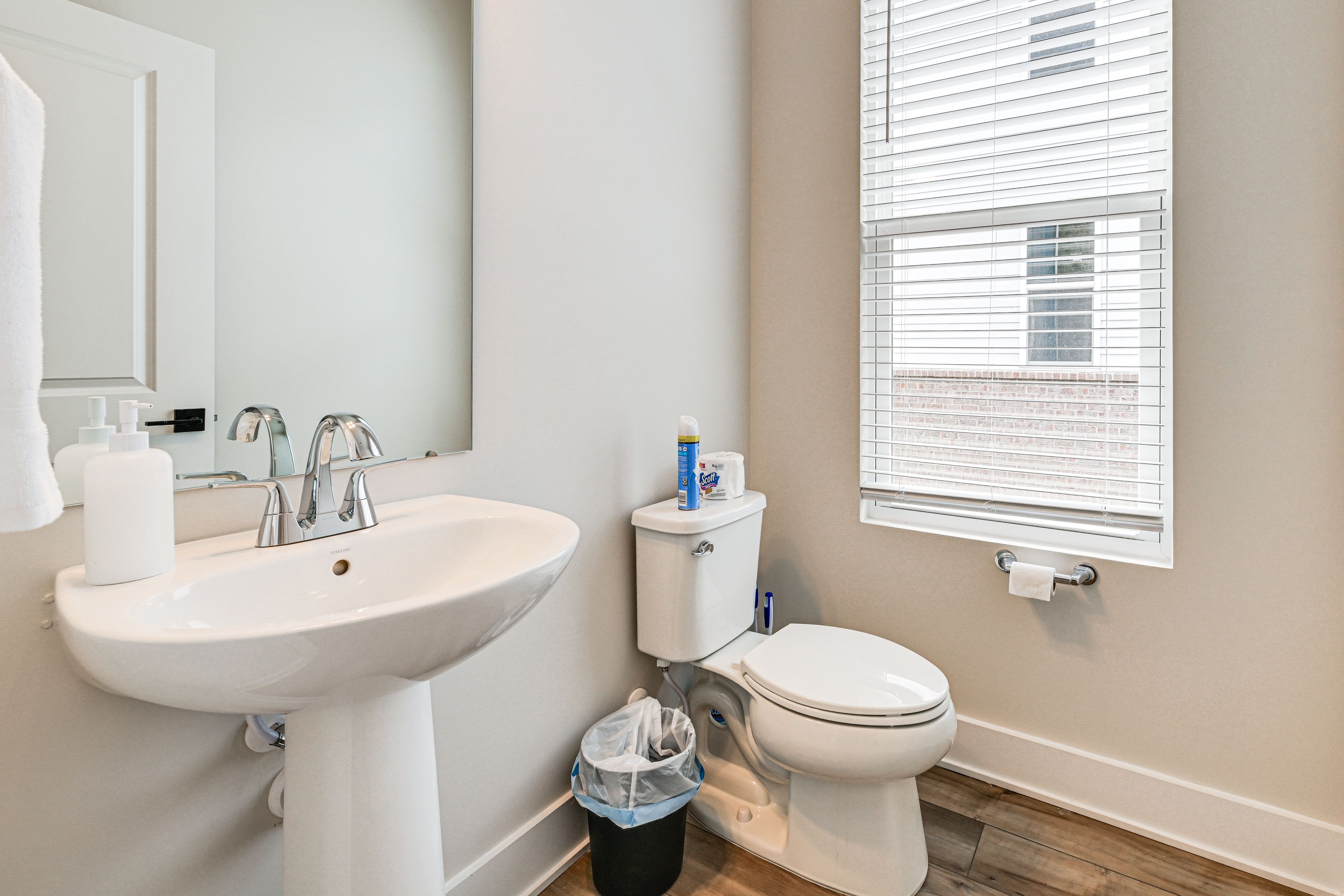 Half Bathroom | 2nd Floor | Towels Provided