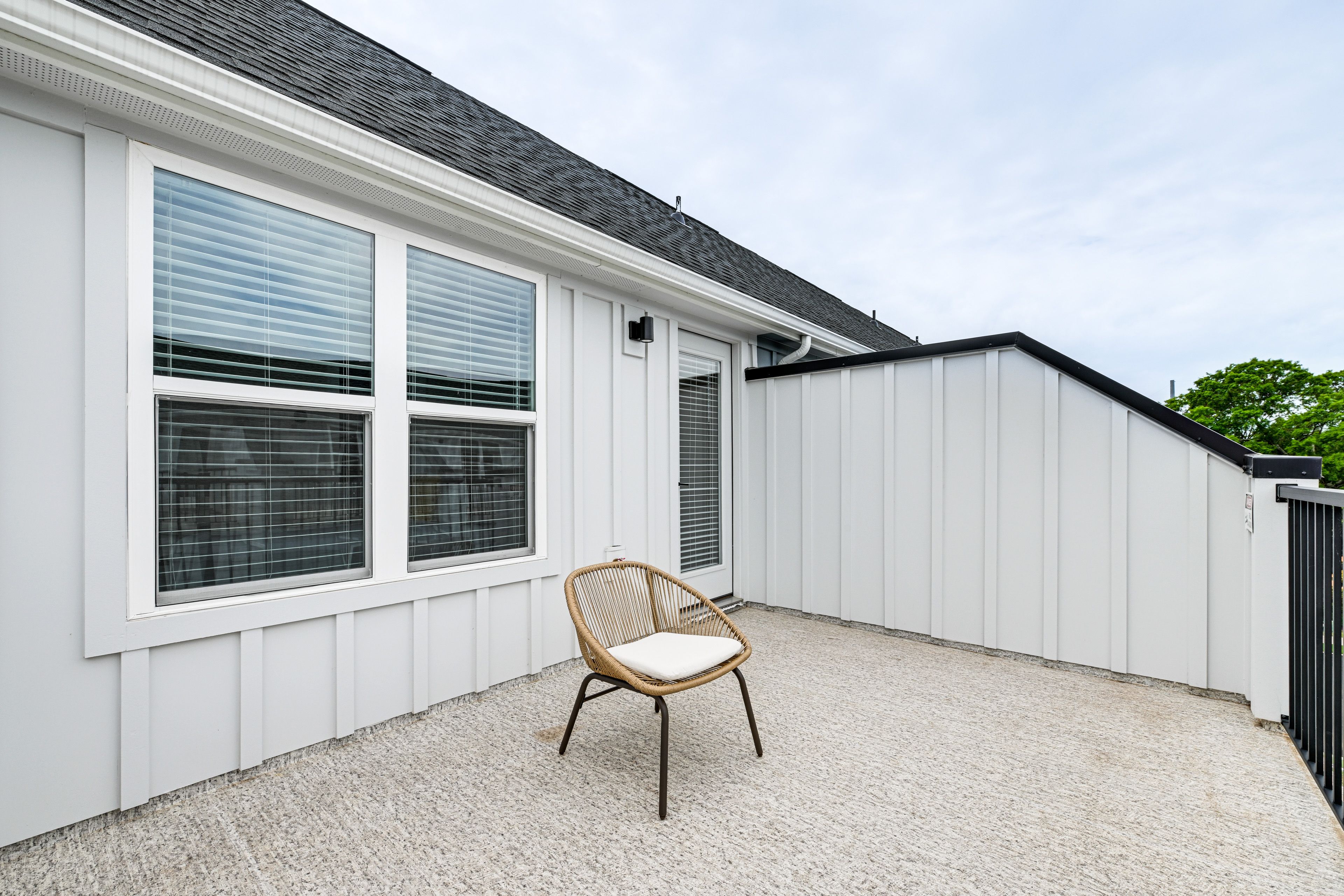 Rooftop Patio w/ Seating