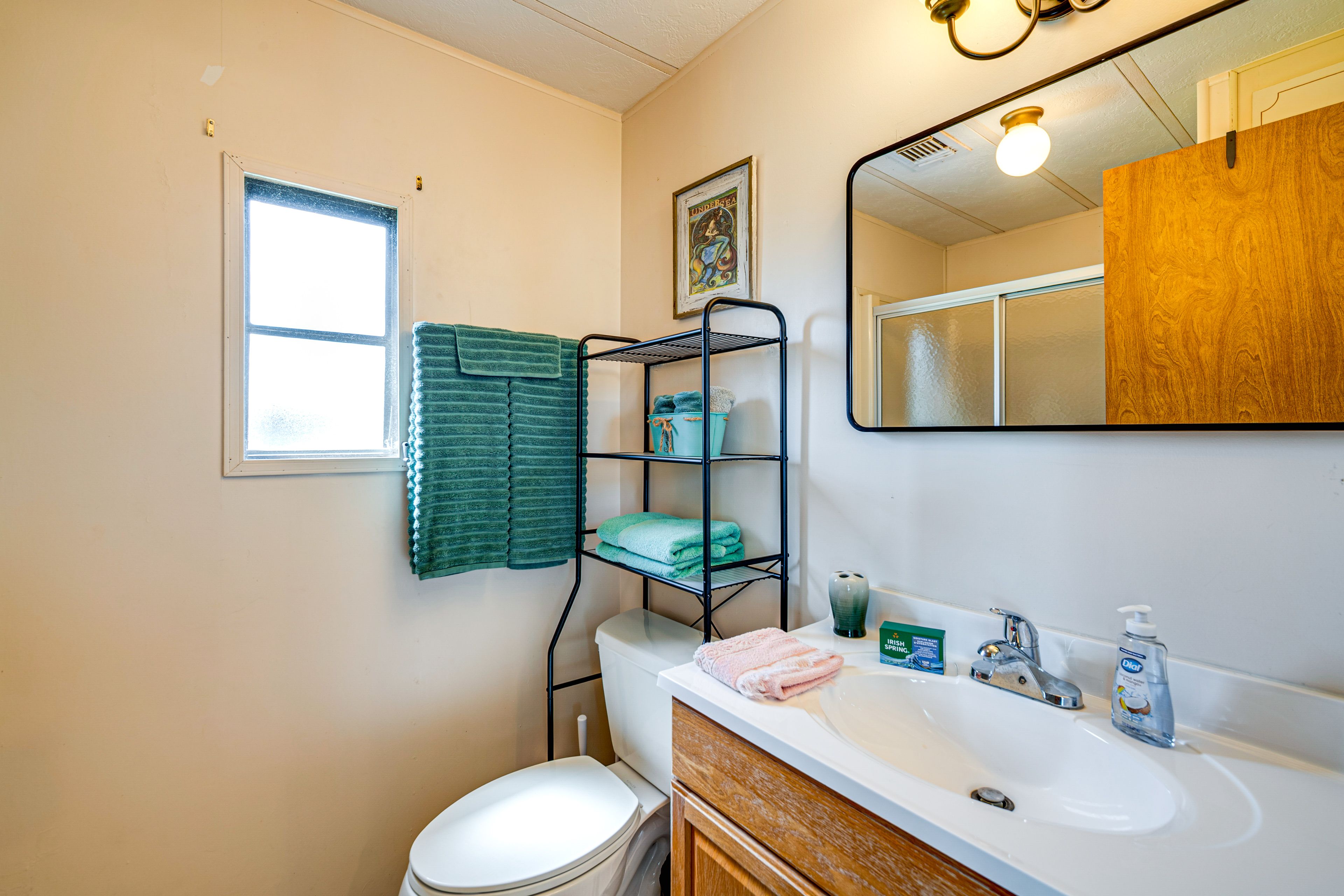 Full Bathroom | Towels Provided