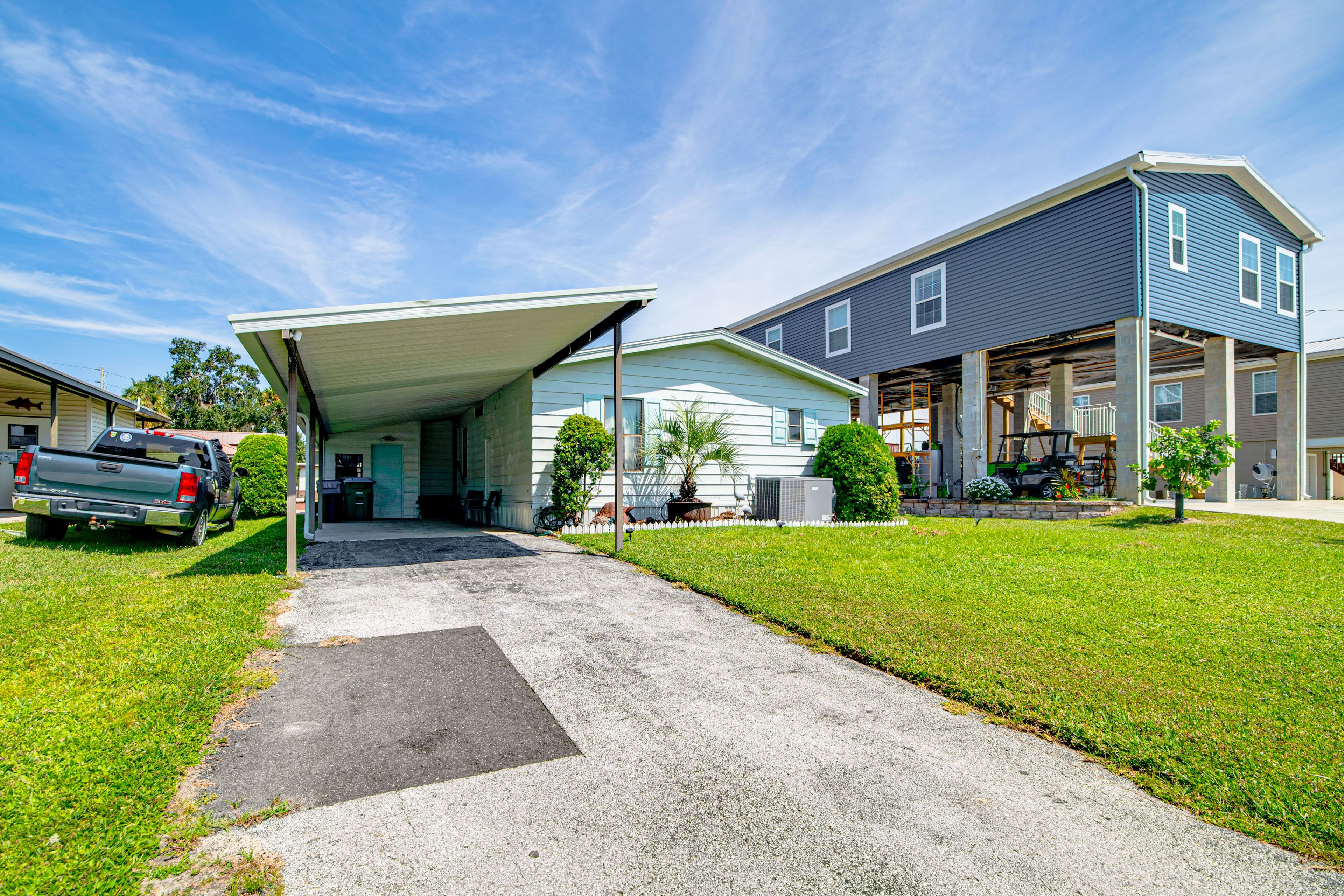 Parking | Carport & Driveway (2 Vehicles)