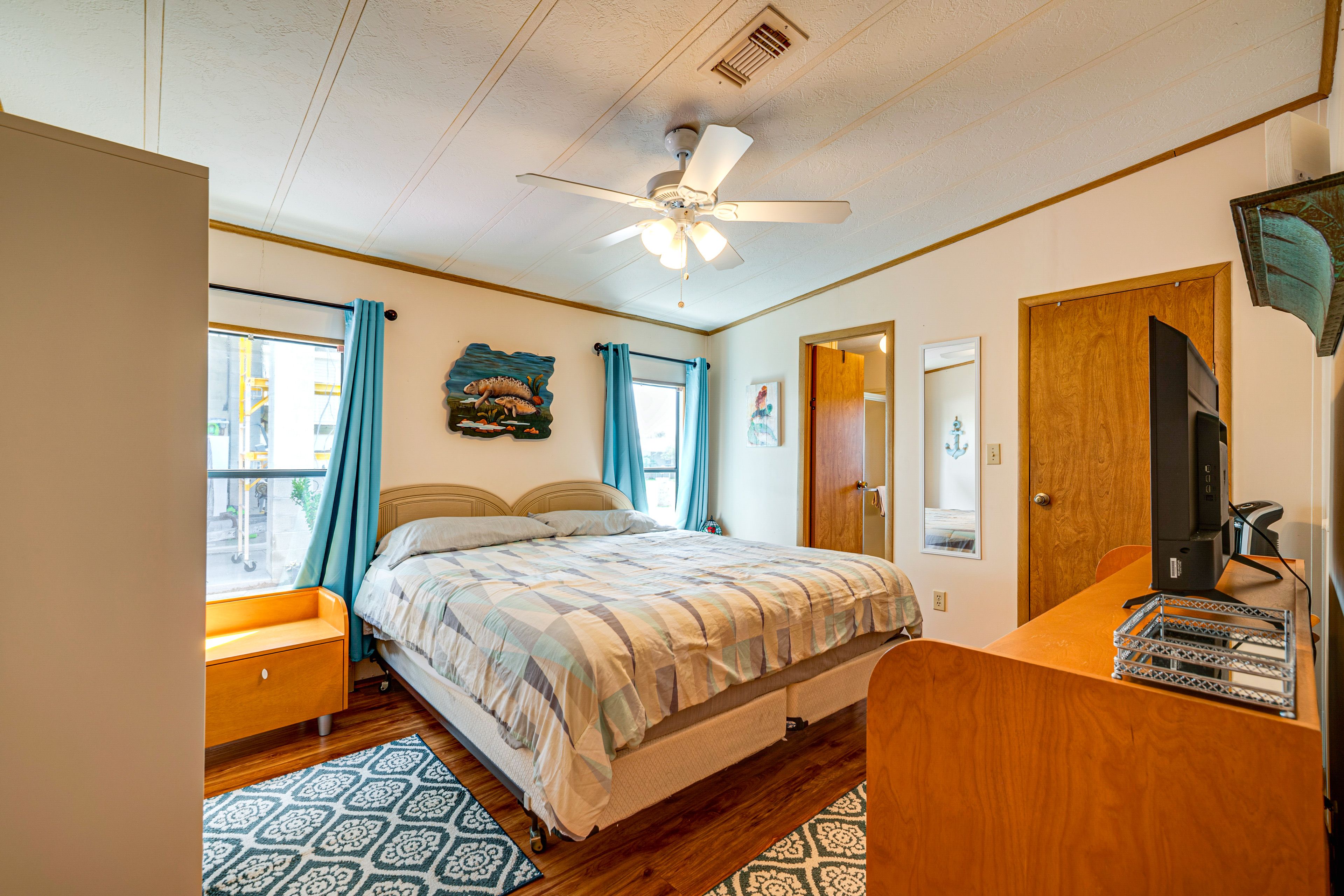Bedroom 1 | King Bed | TV