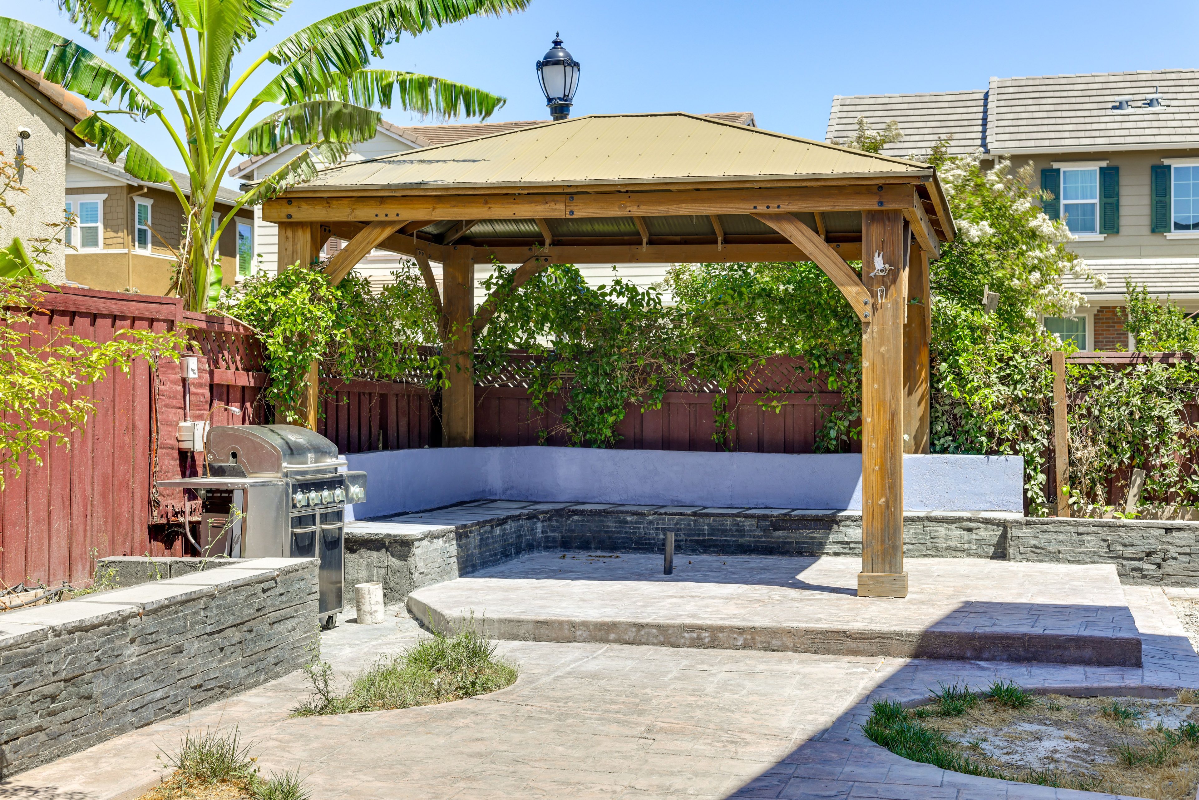 Patio | Gazebo | Gas Grill