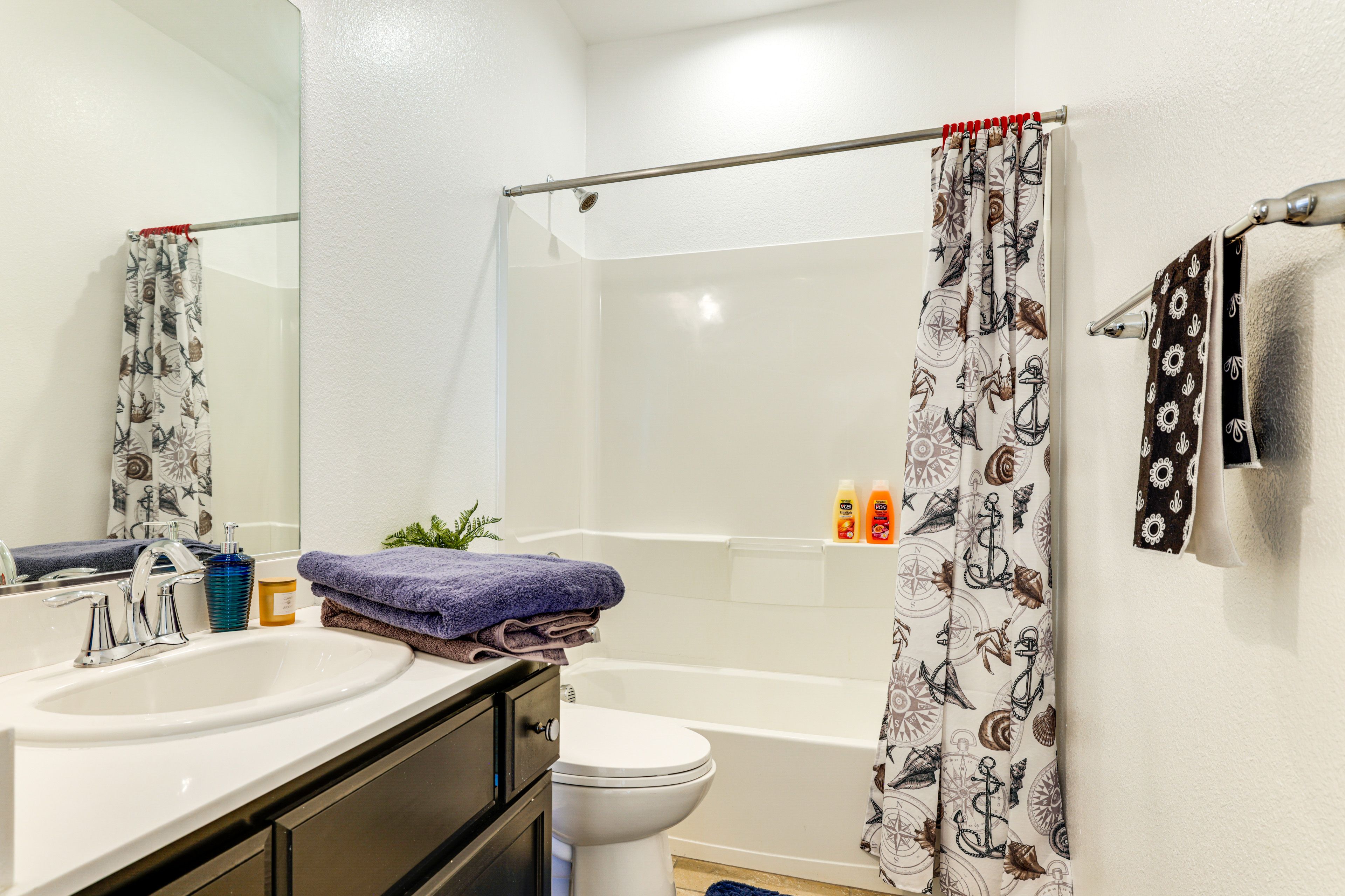 Full Bathroom | 2nd Floor