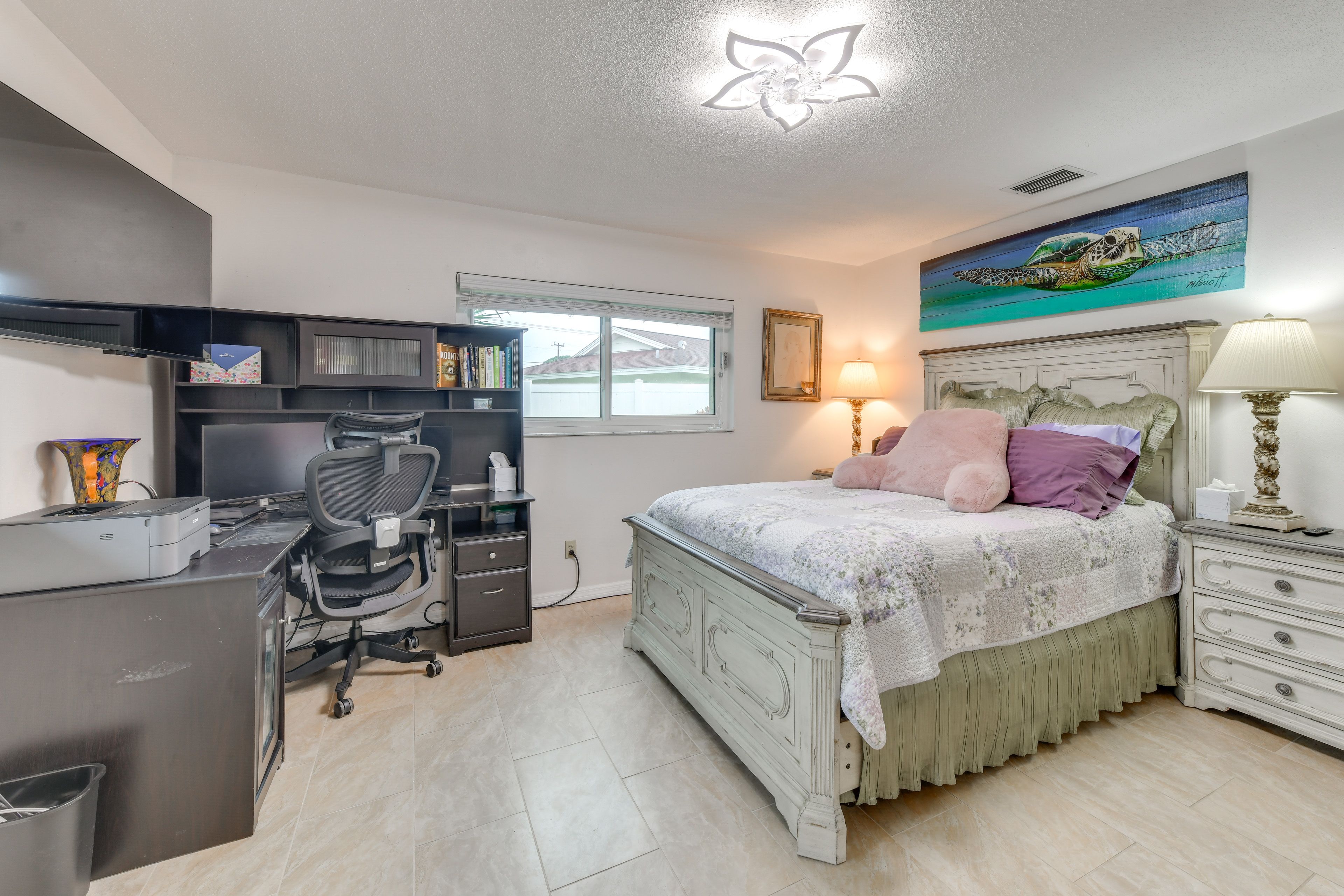 Bedroom 1 | Queen Bed
