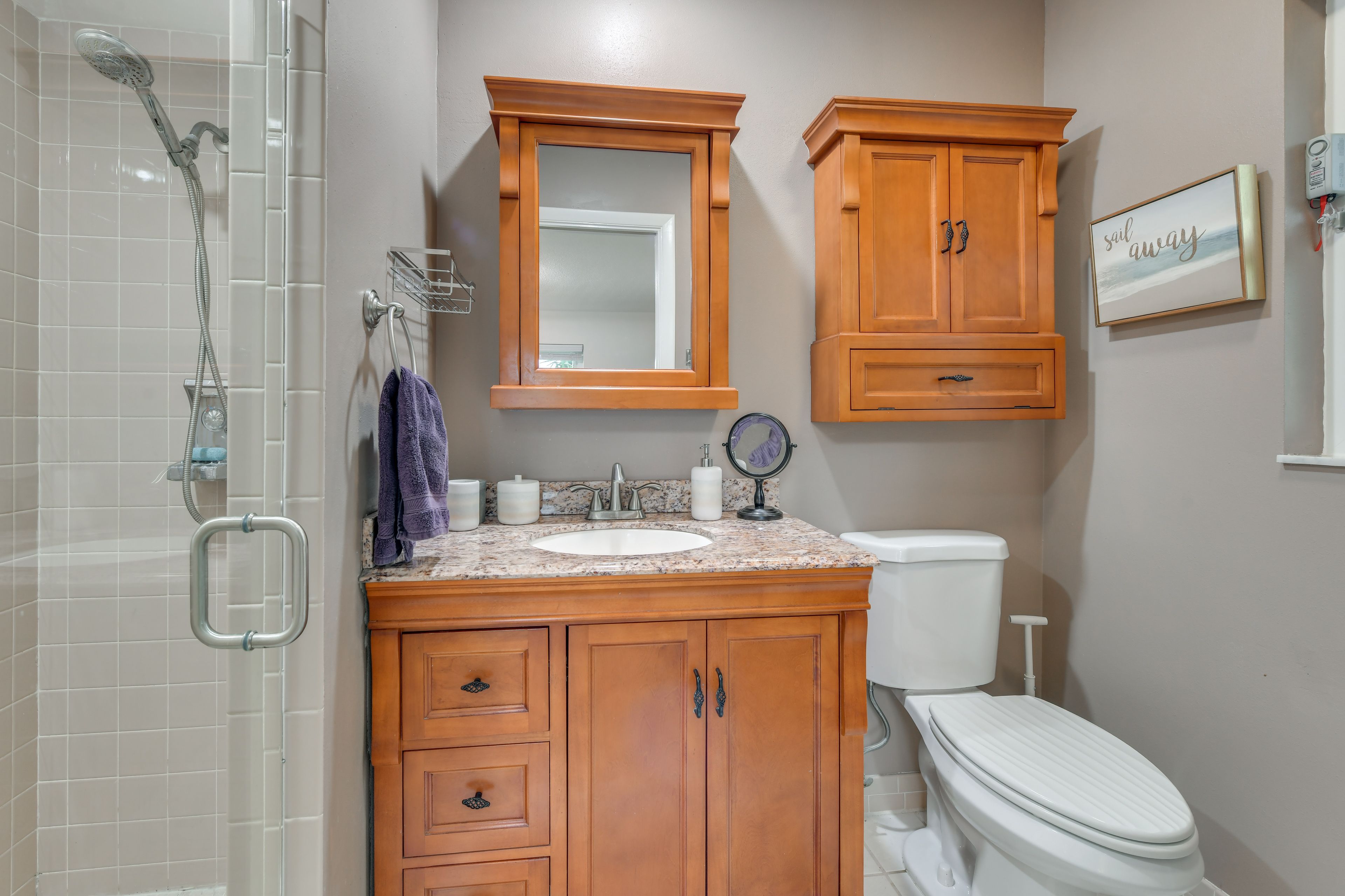 Full Bathroom | Towels Provided