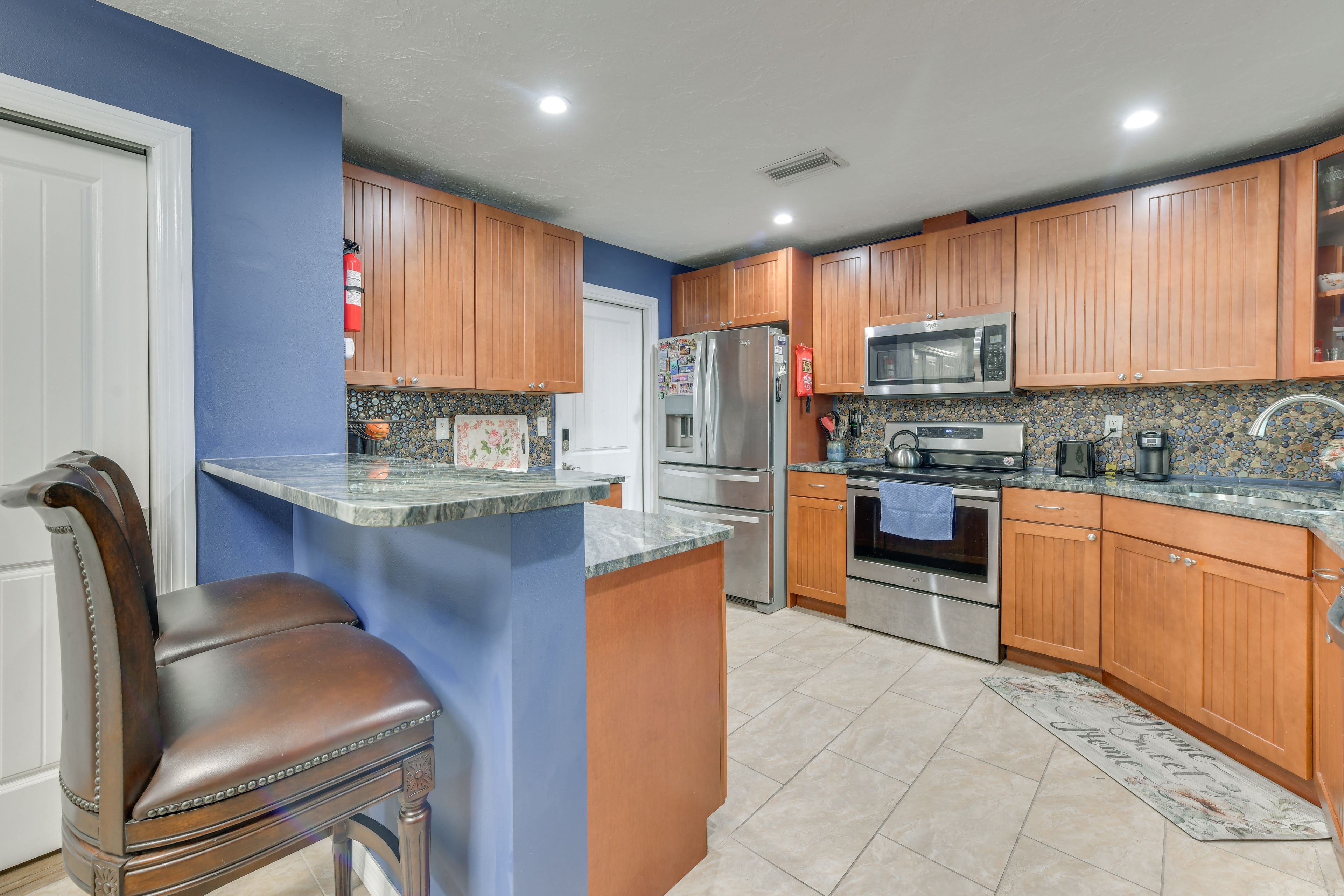 Kitchen | Breakfast Bar | Cooking Basics | Coffee Maker | Dishwasher