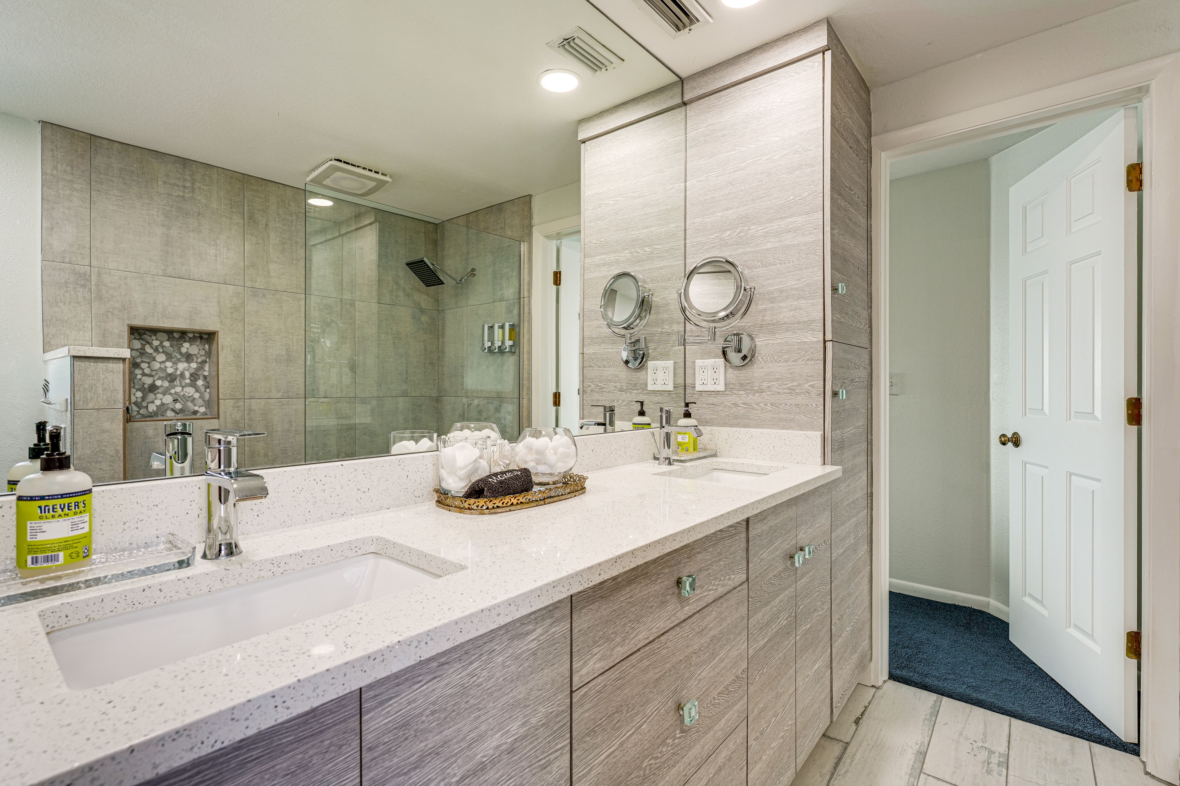 En-Suite Bathroom | Towels Provided | 2nd Floor