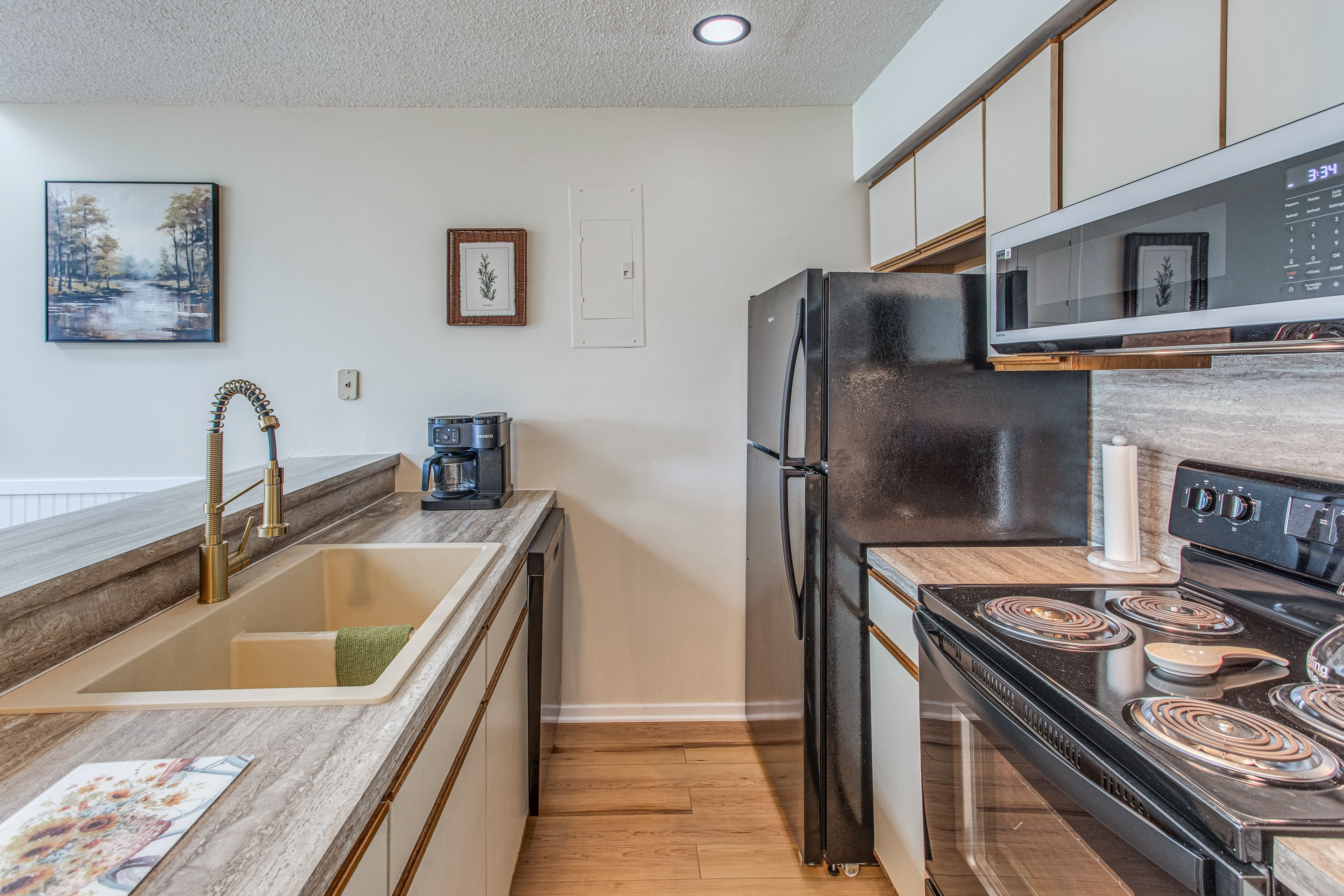 Kitchen | 1st Floor | Keurig/Drip Coffee Maker | Toaster | Cooking Basics