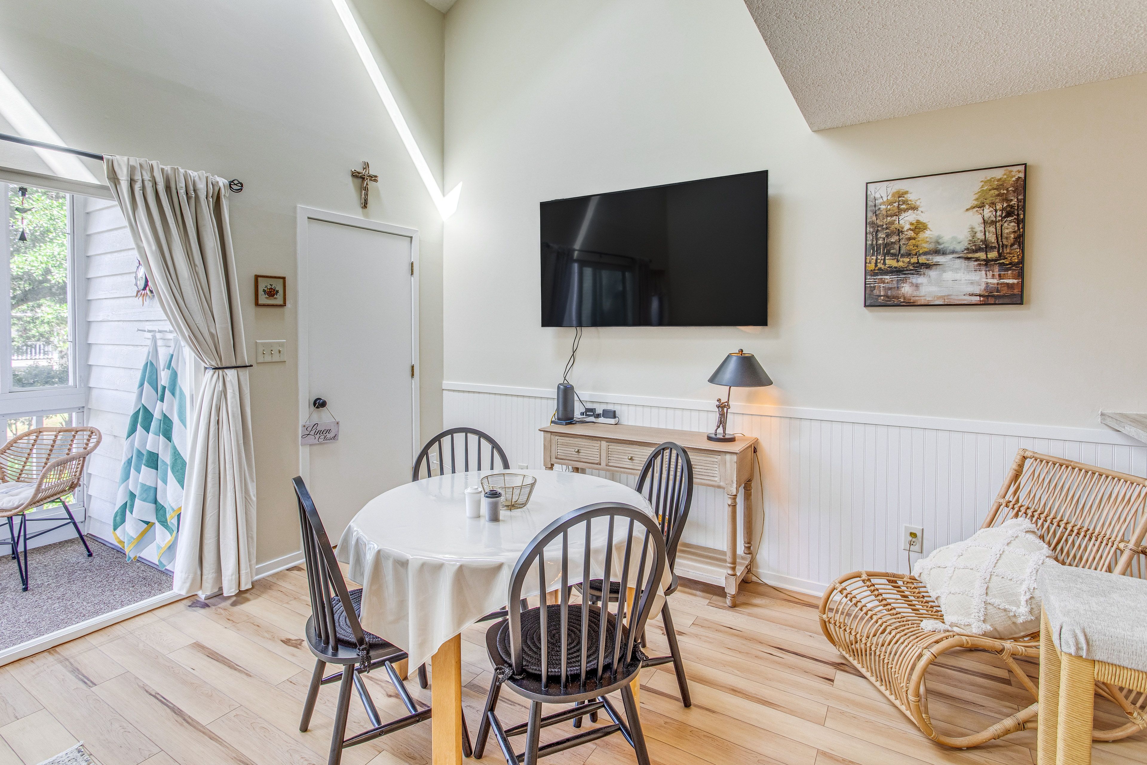 Dining Area | 1st Floor