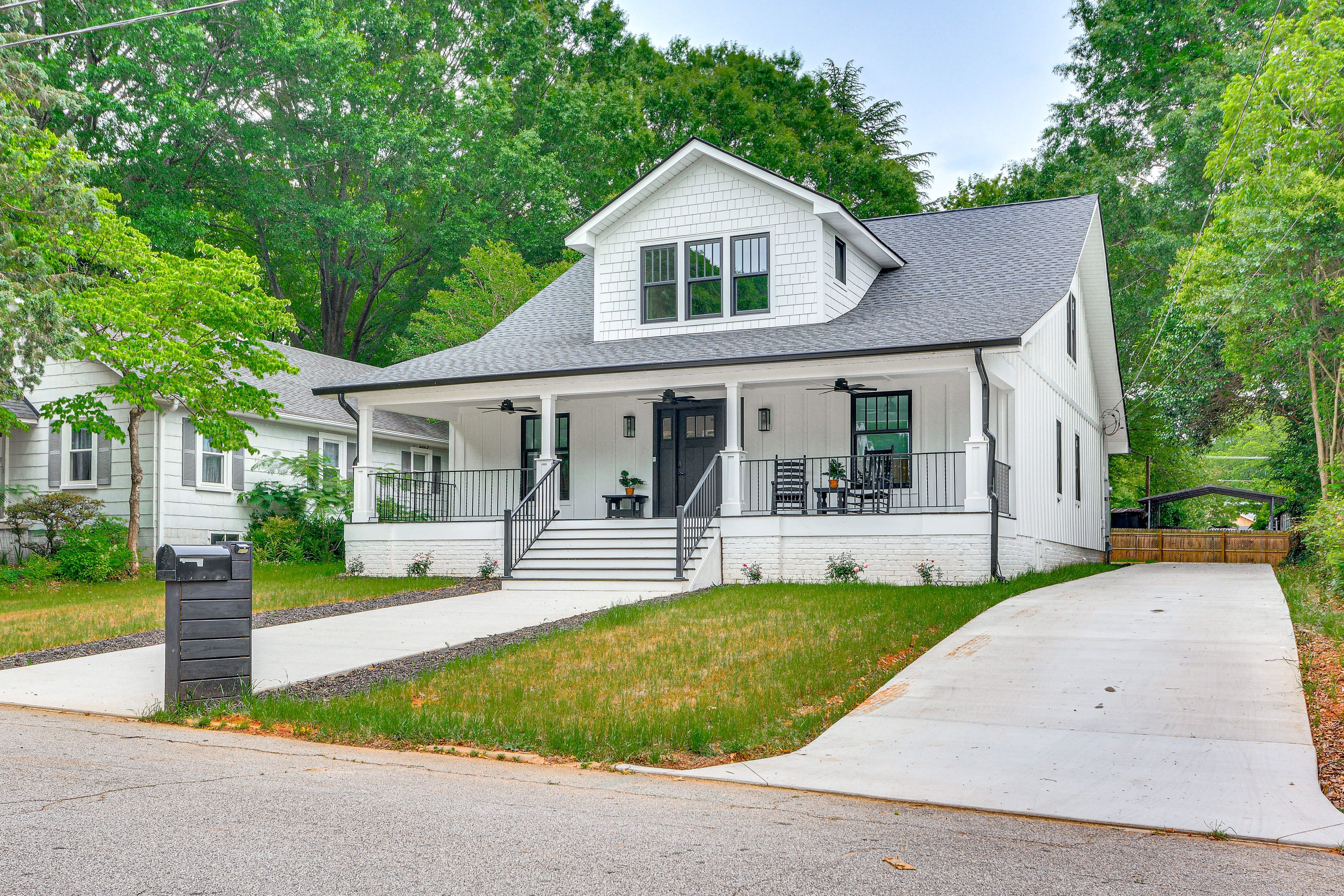 Exterior | Driveway (4 Vehicles) | Free Street Parking | Boat/Trailer Parking
