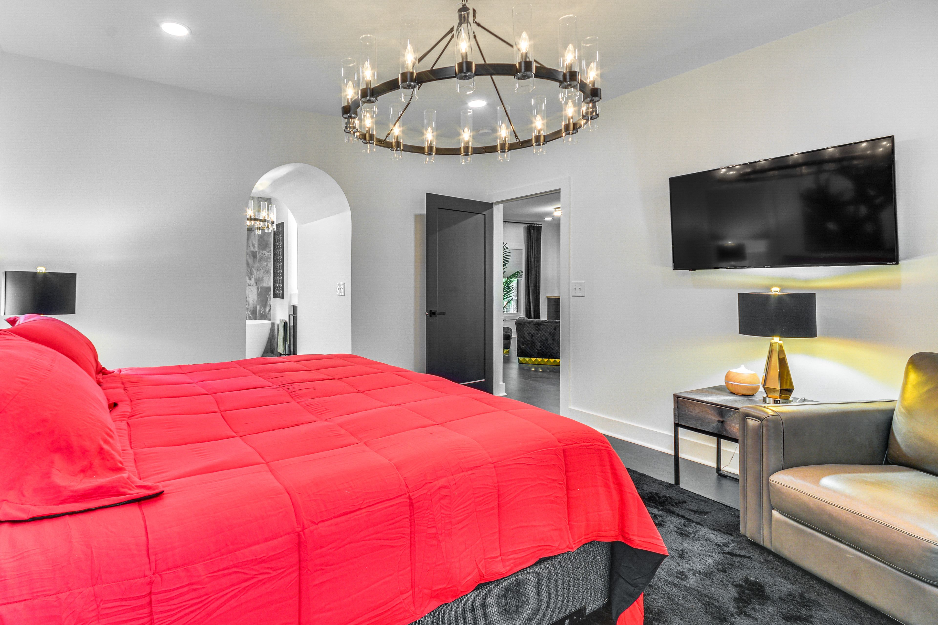 Bedroom 1 | King Bed | Linens Provided | 1st Floor