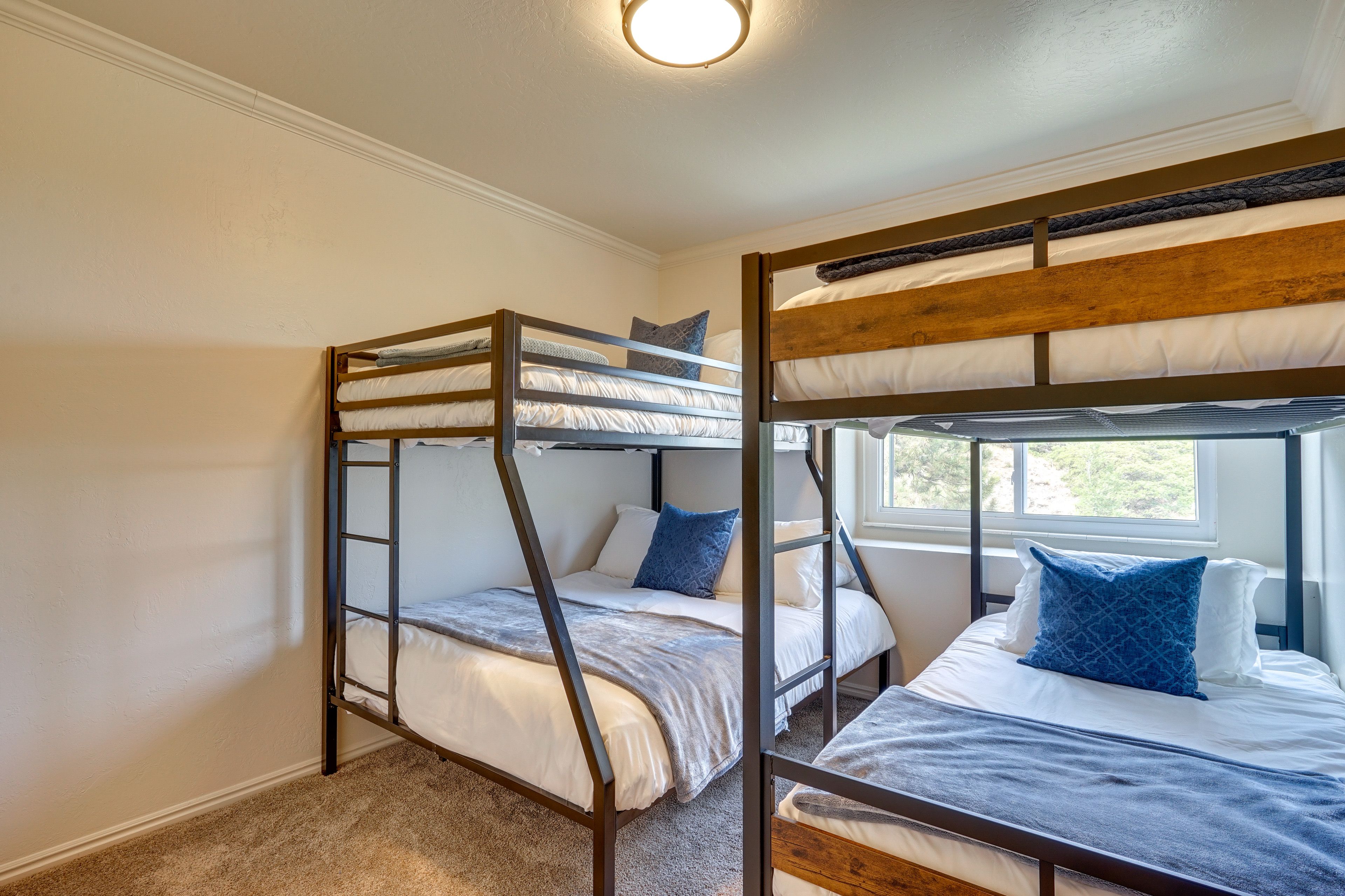 Bedroom 2 | Twin/Full Bunk Bed | Twin Bed