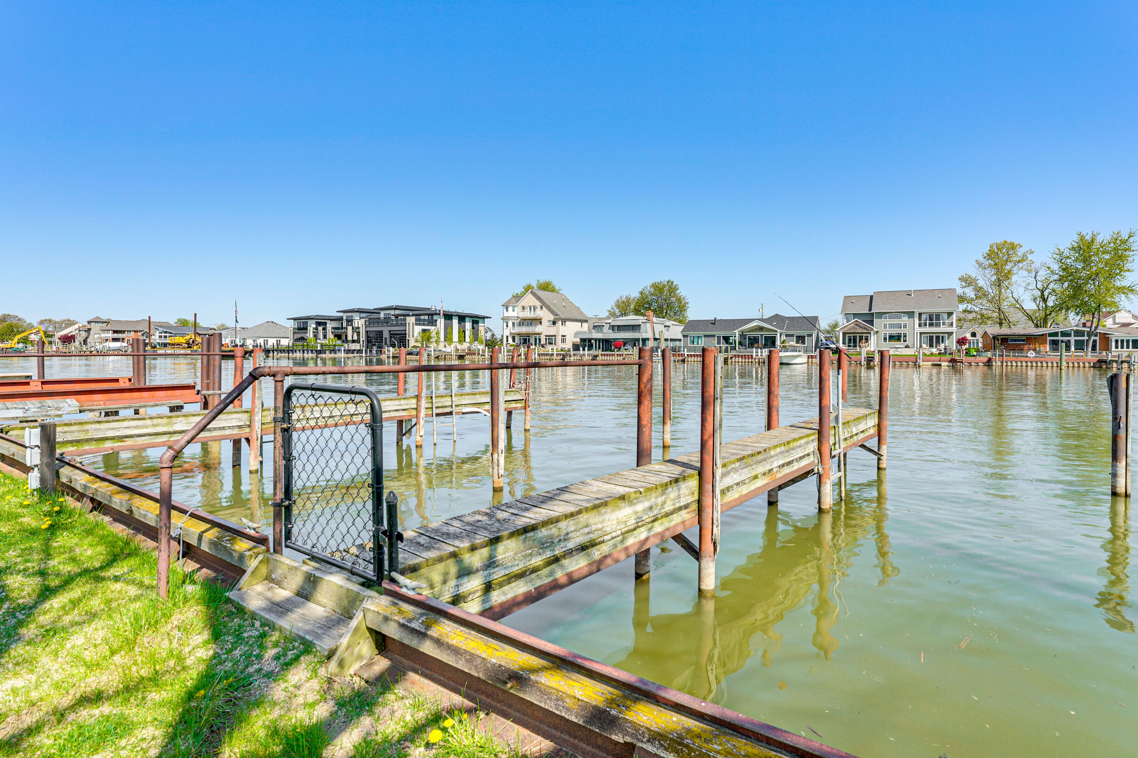 Boat Docks | Lift Available