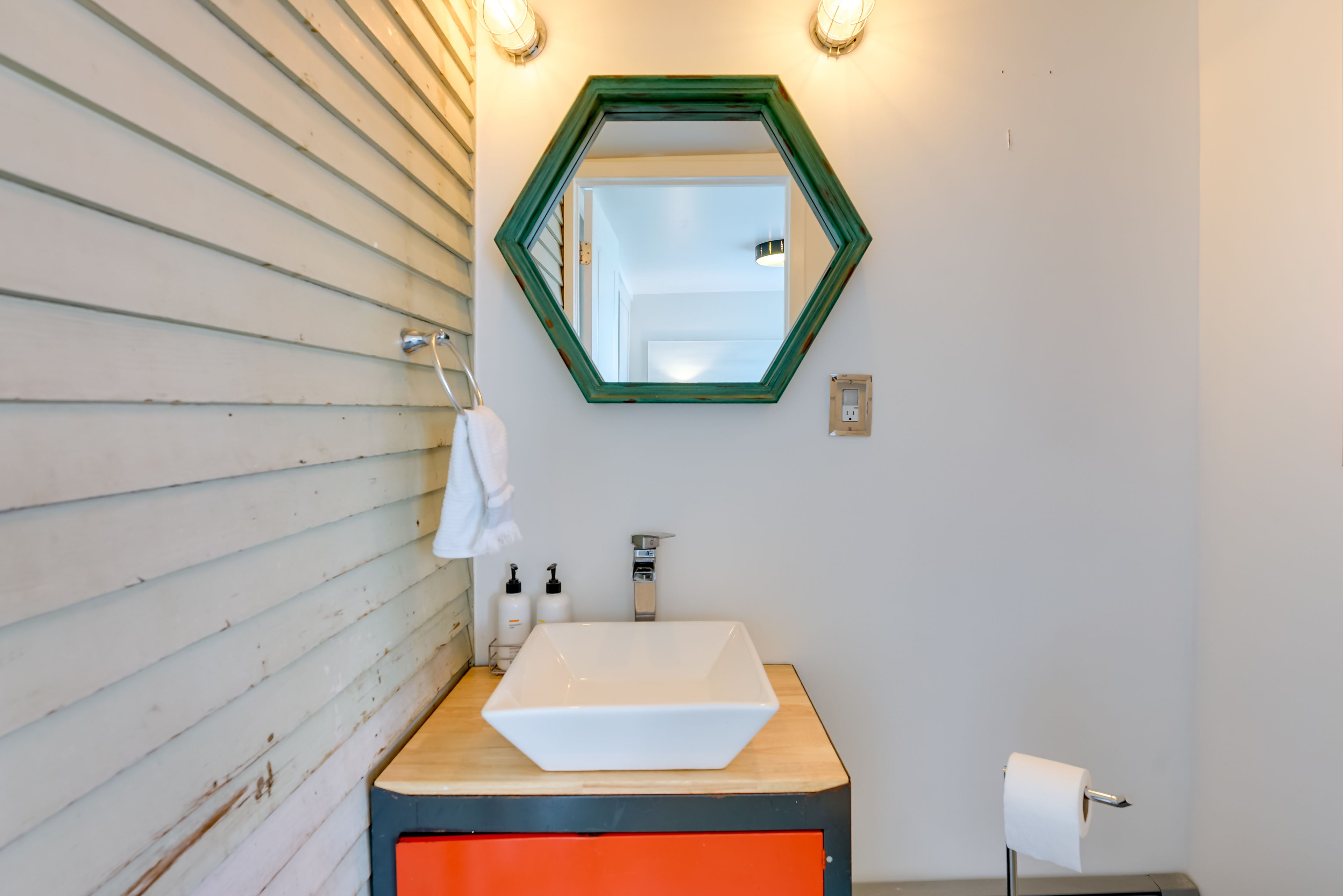 Bathroom | 2nd Floor