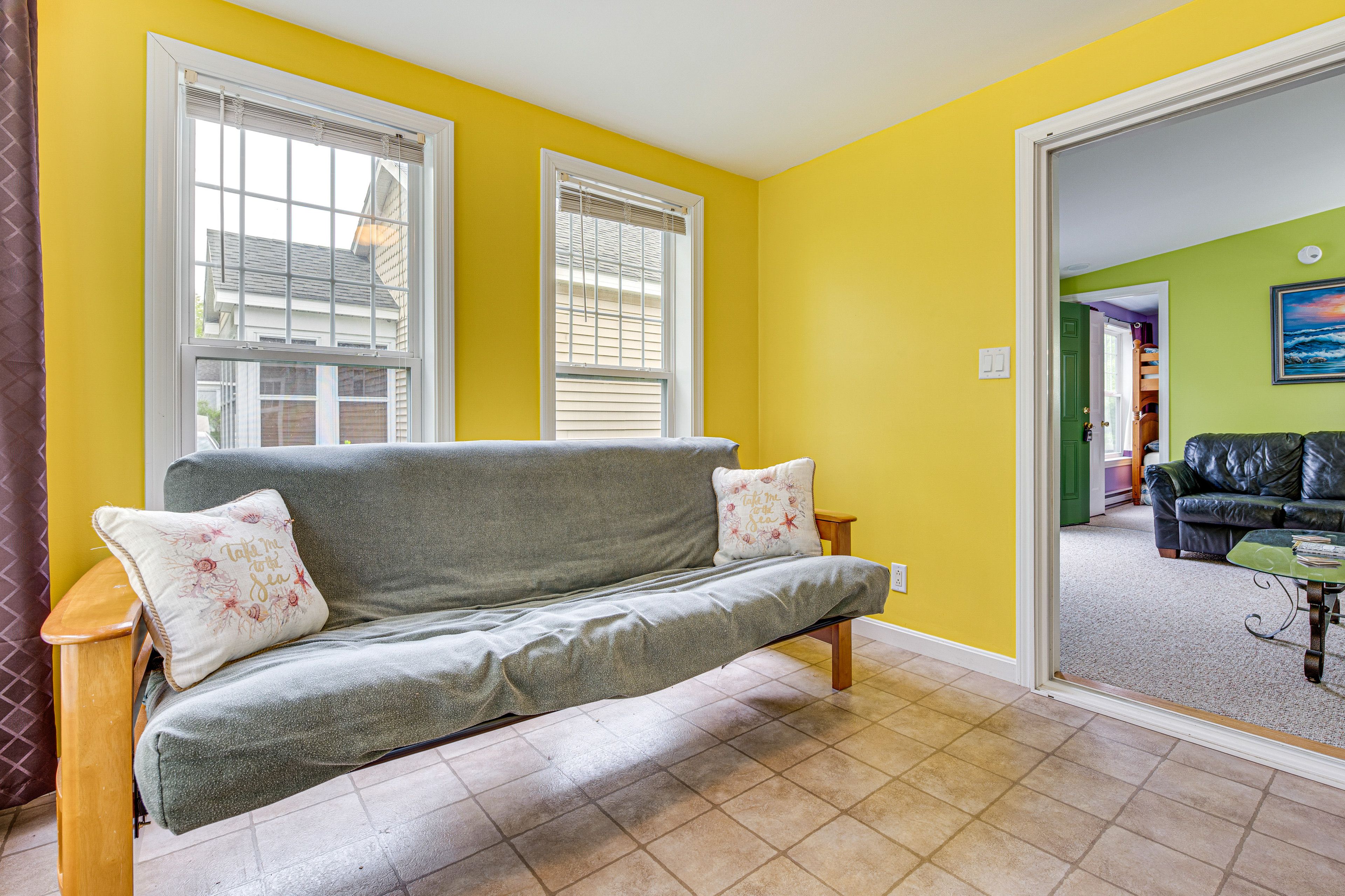 Sunroom | Queen Futon