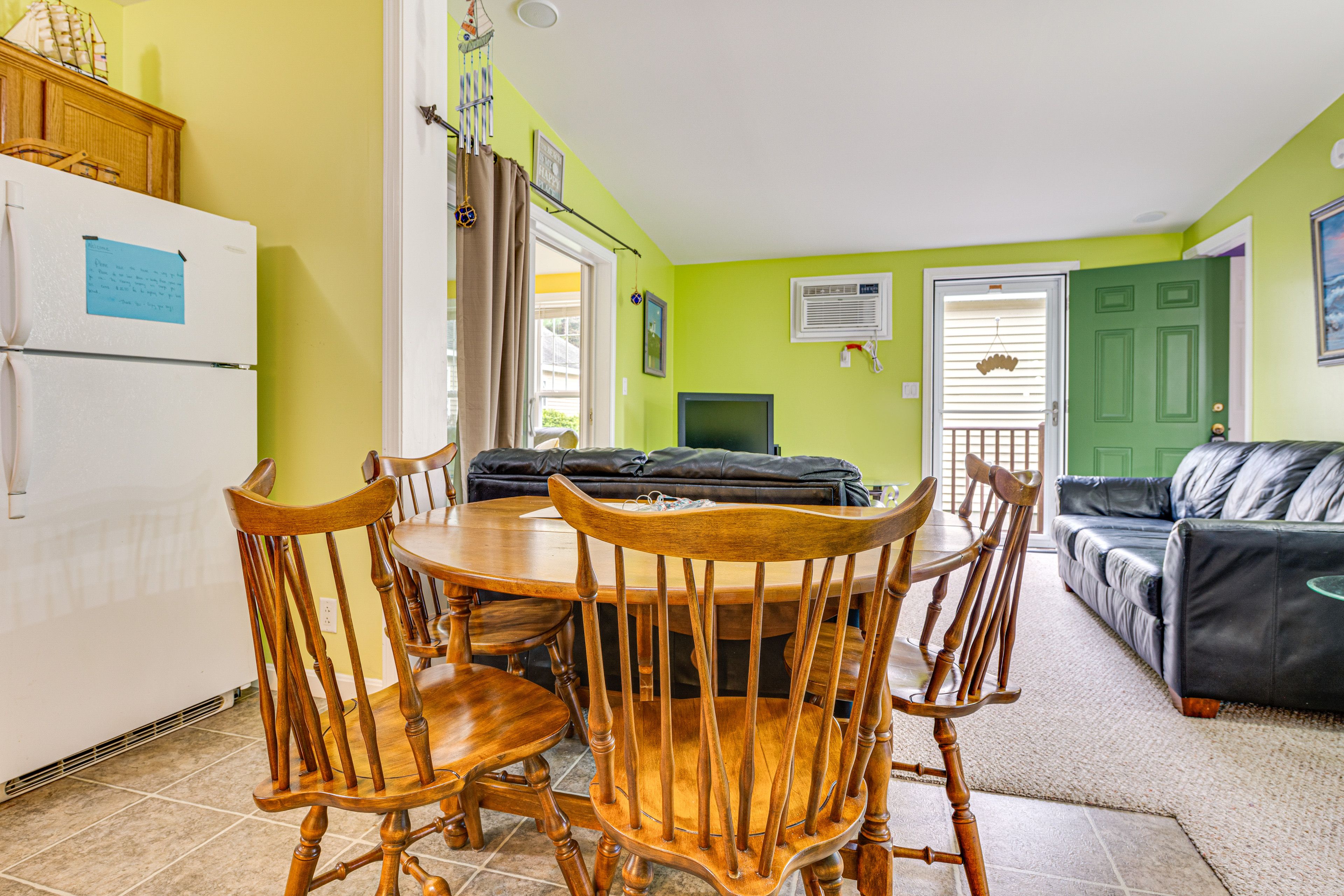 Dining Area | Dishware & Flatware