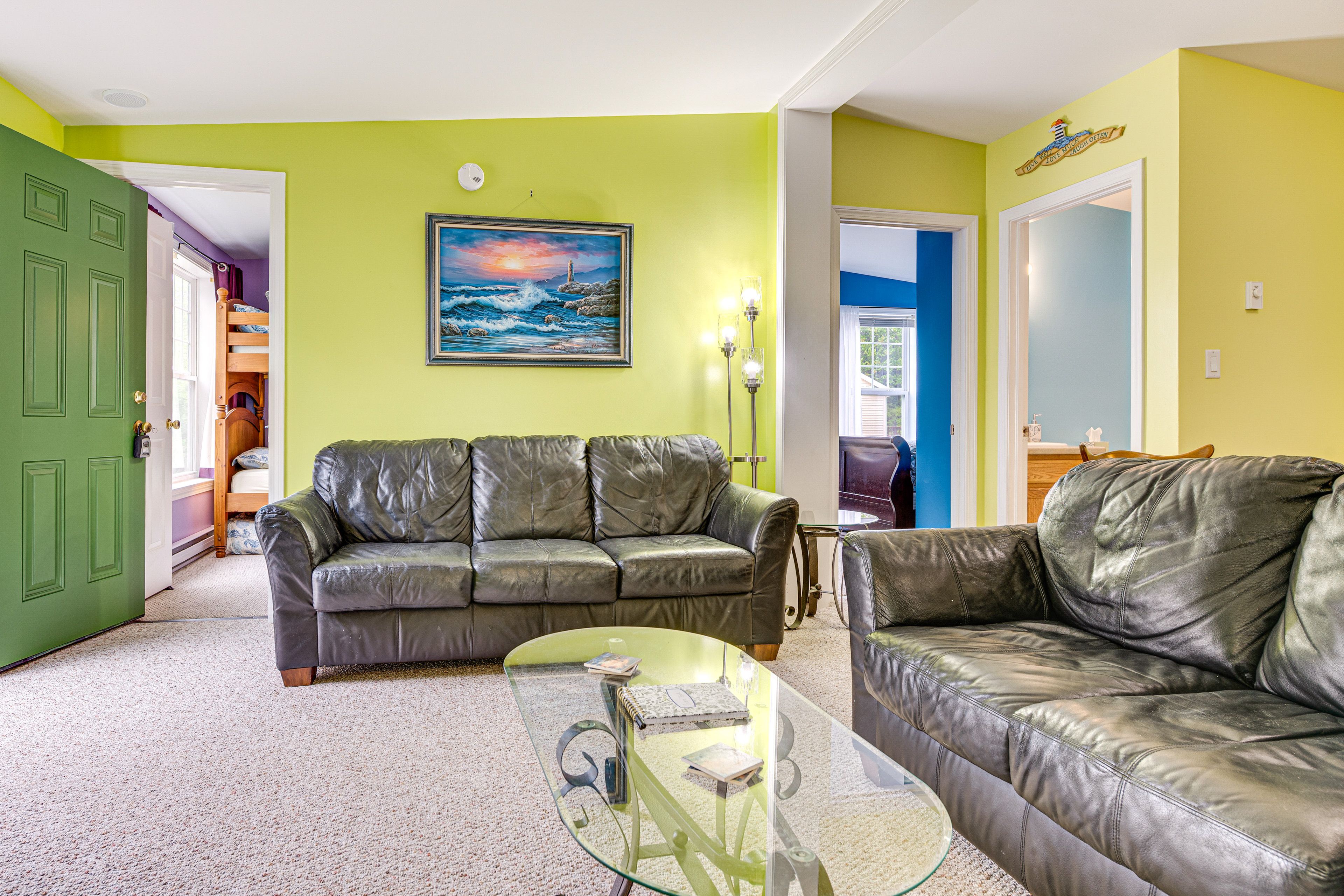 Living Room | Smart TV | DVD Player | Free WiFi | Board Games
