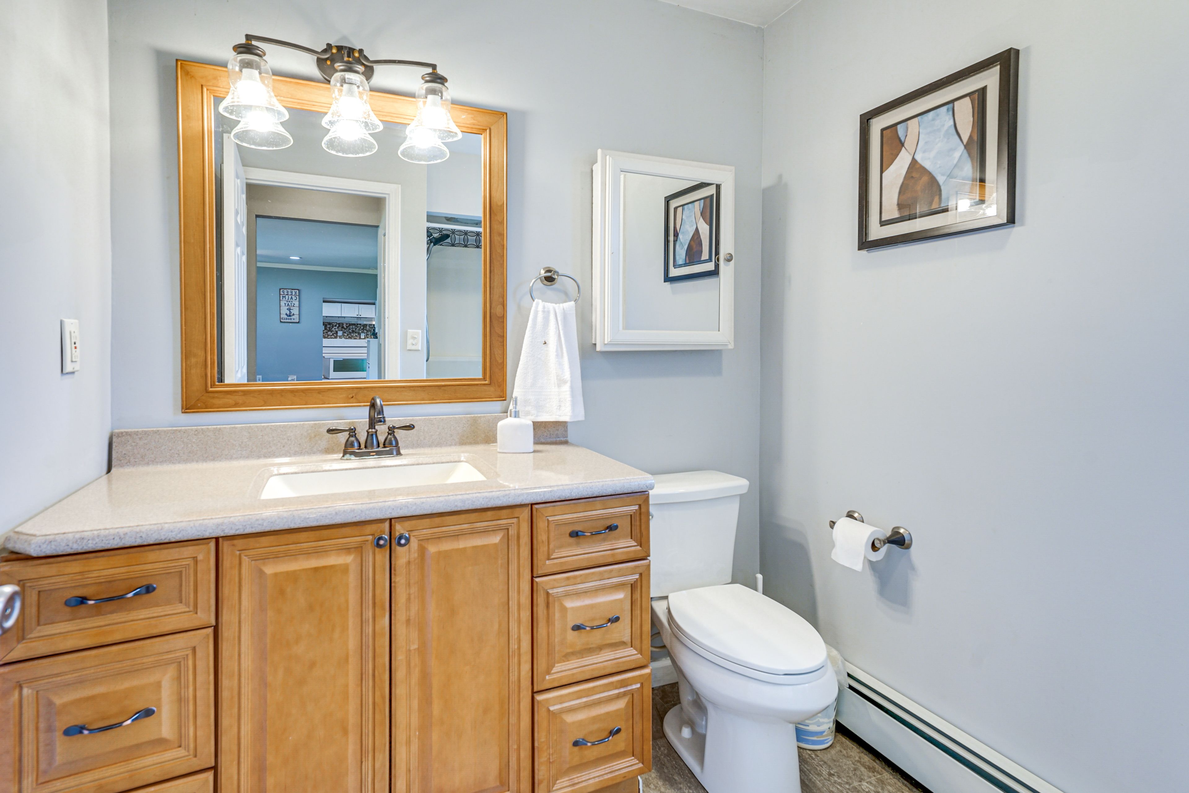 Full Bathroom | Towels Provided