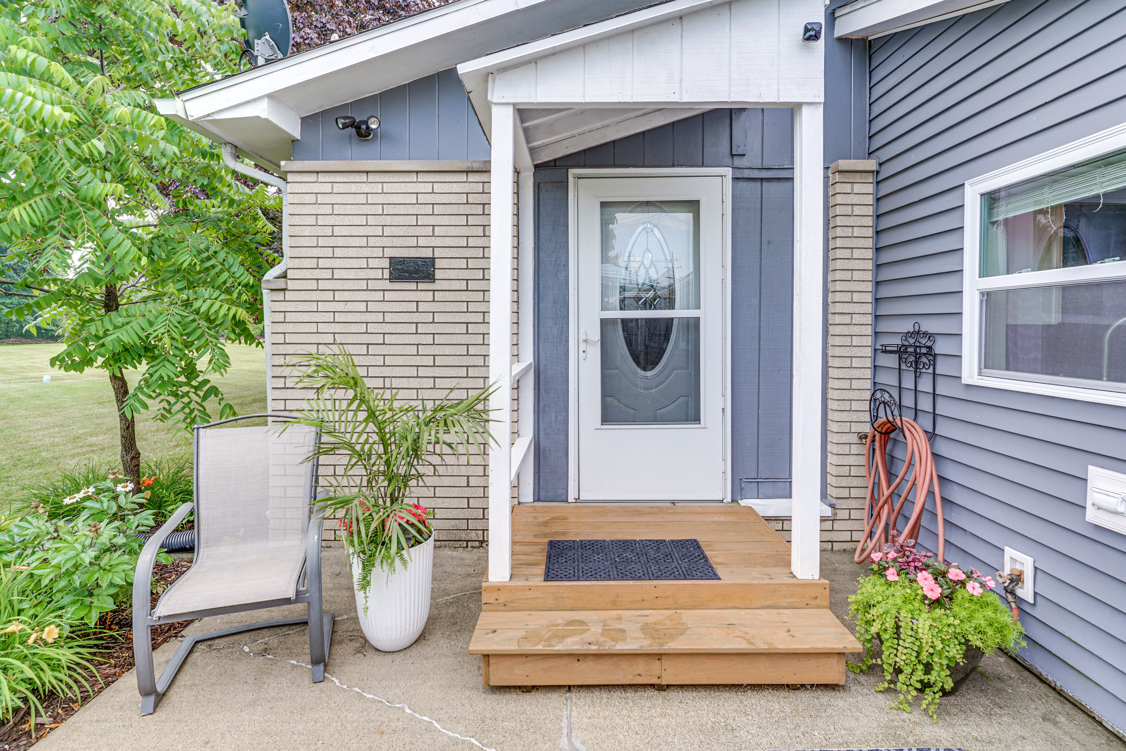 Exterior | Entryway