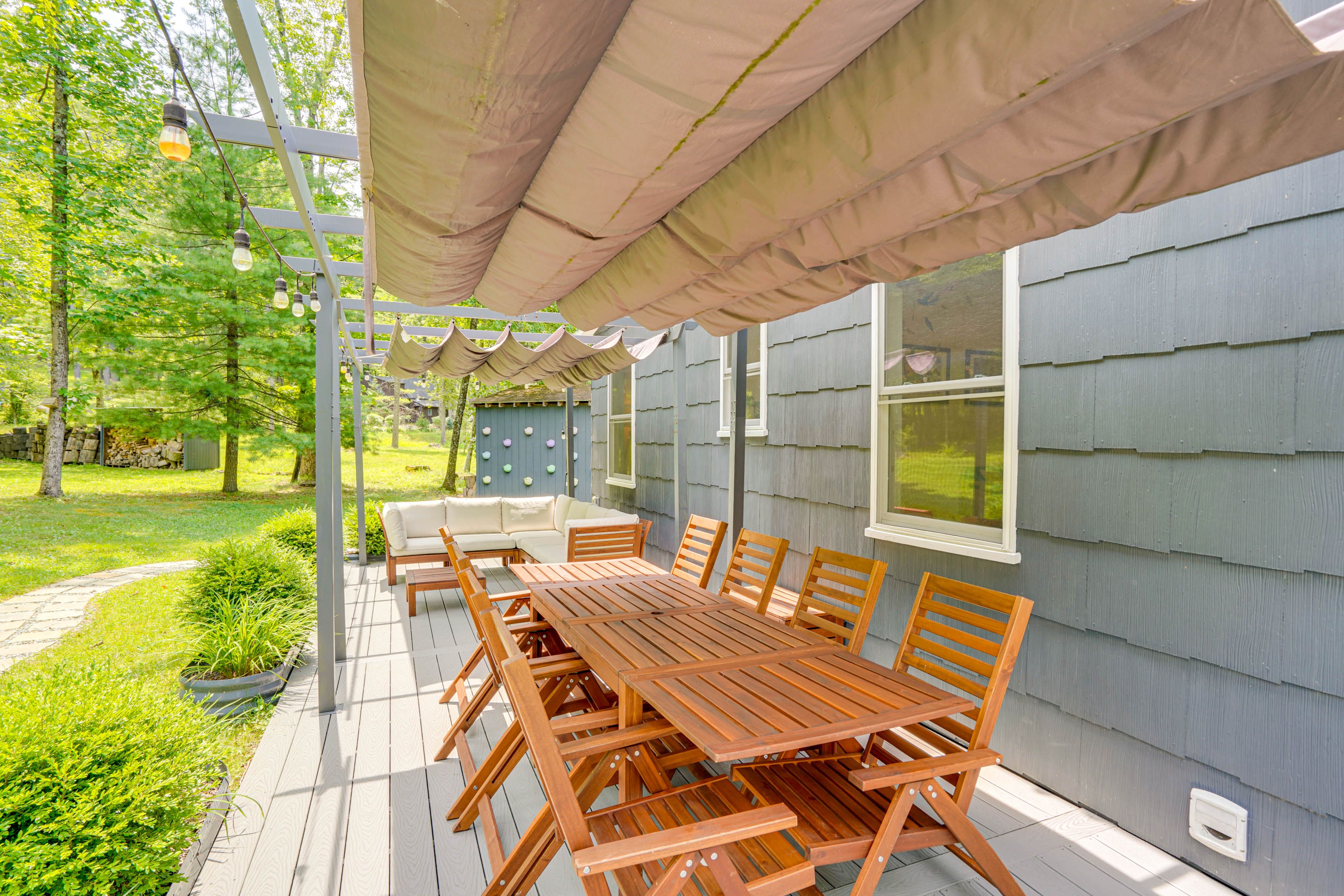 Deck | Outdoor Dining Set | Gas Grill