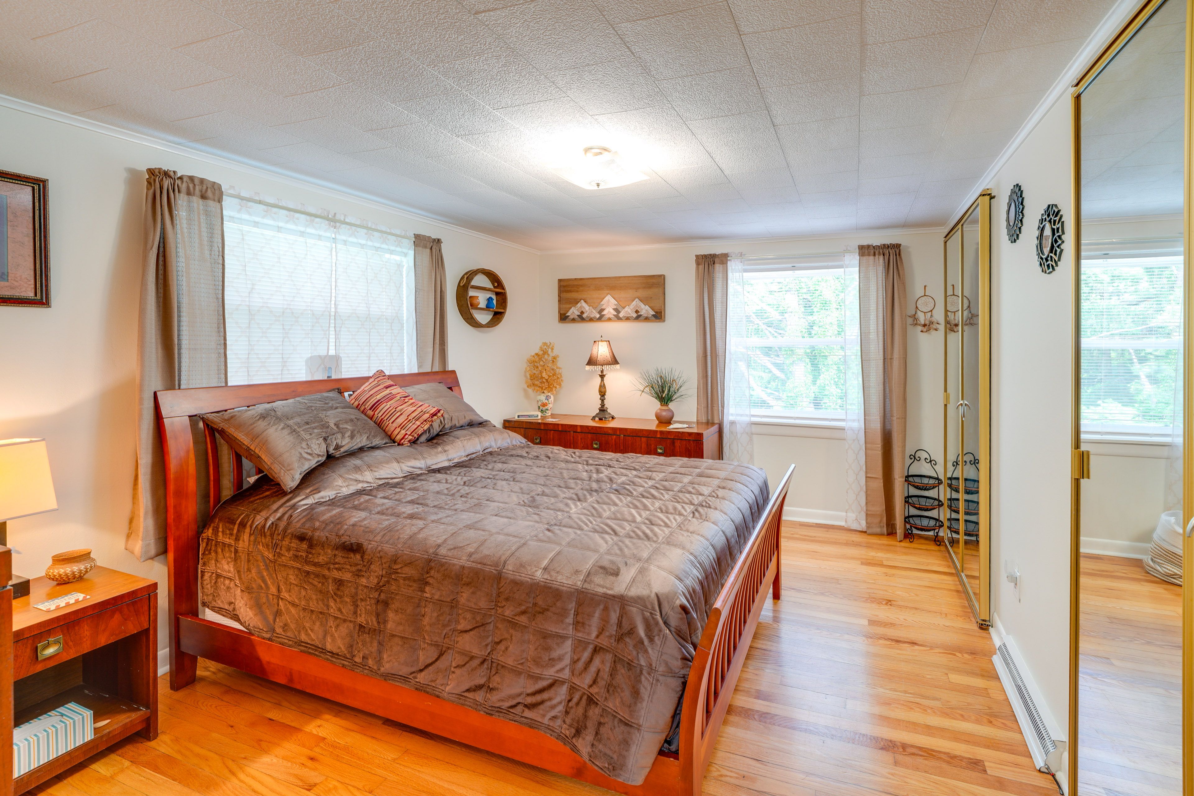 Bedroom 1 | Queen Bed