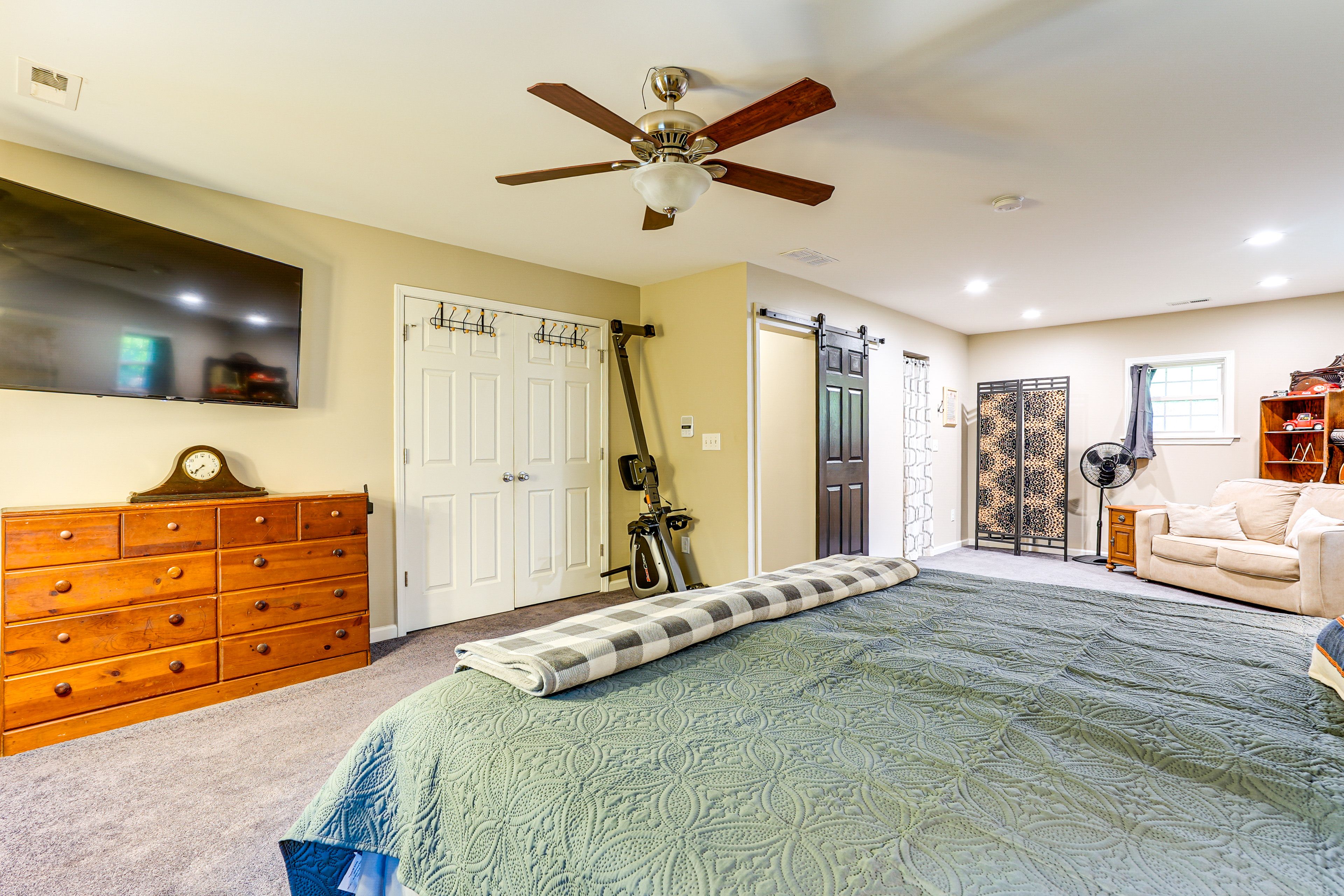 Smart TV | Linens Provided