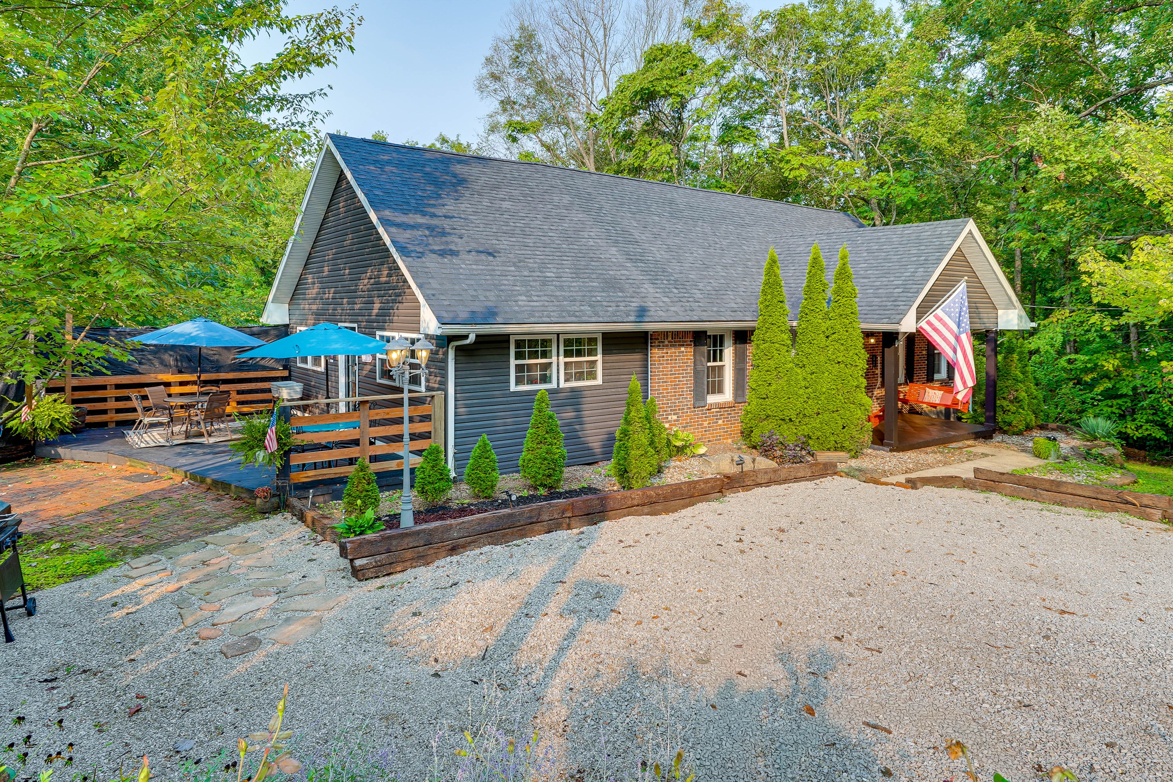 Exterior | Parking | Driveway (3 Vehicles)